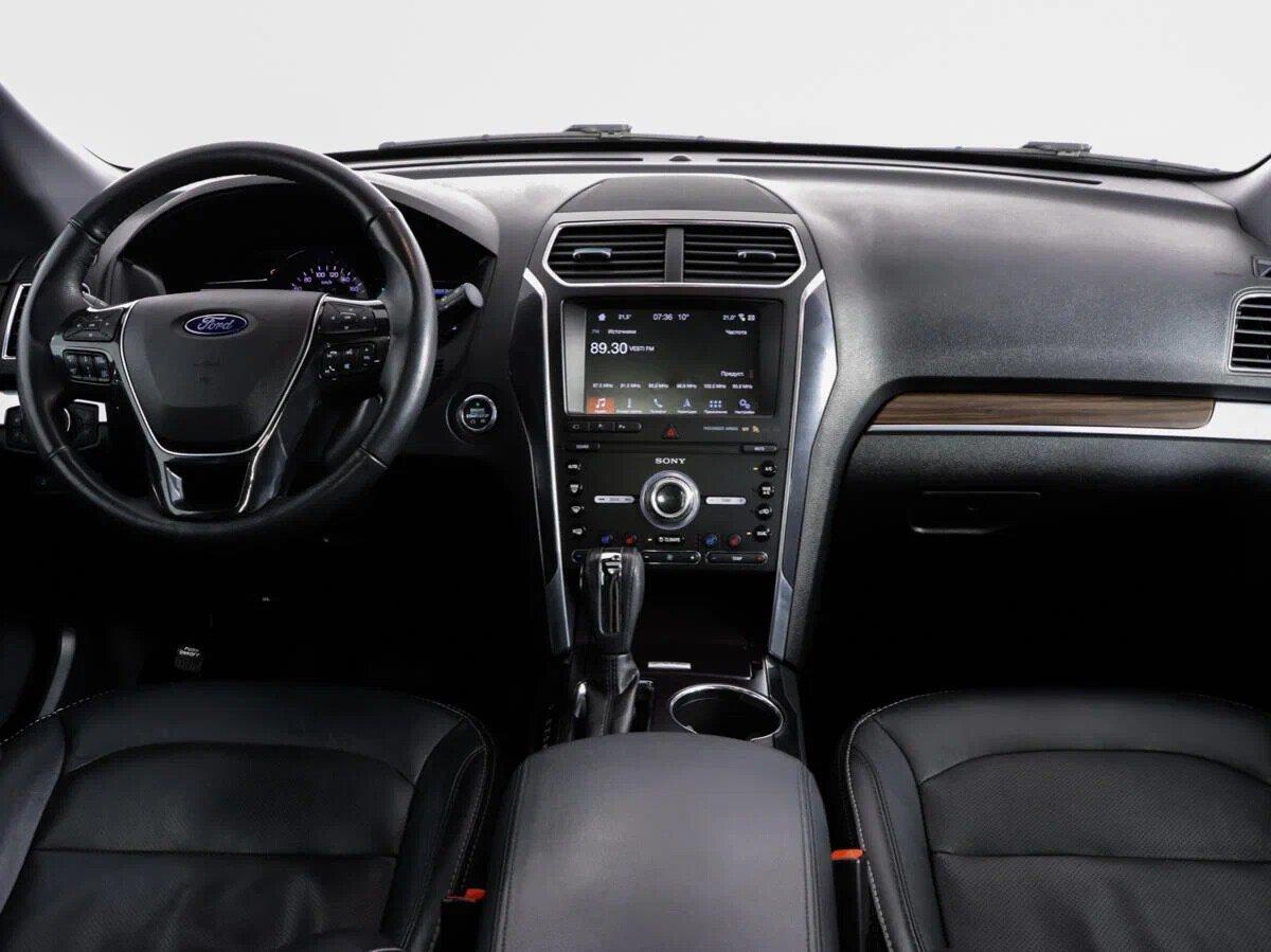 Ford Explorer 2019, серый