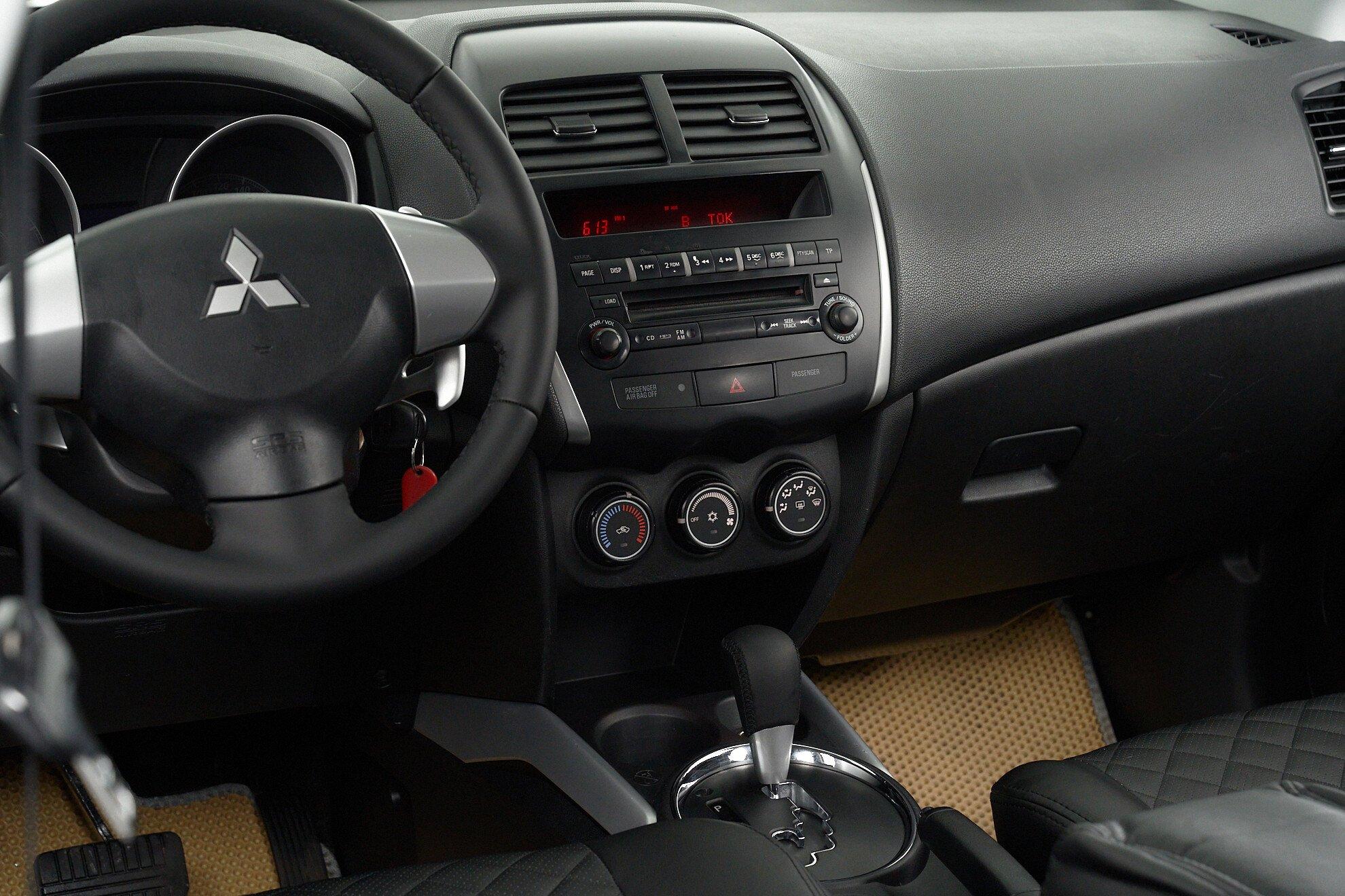 Mitsubishi ASX 2012, белый