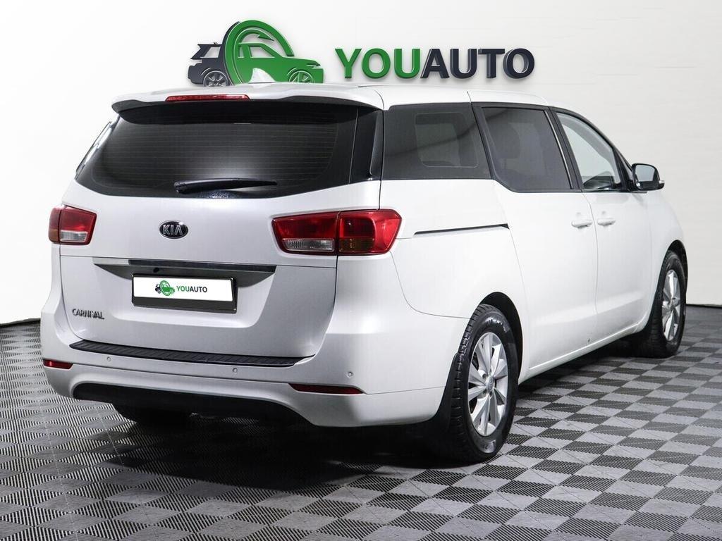Kia Carnival 2016, белый