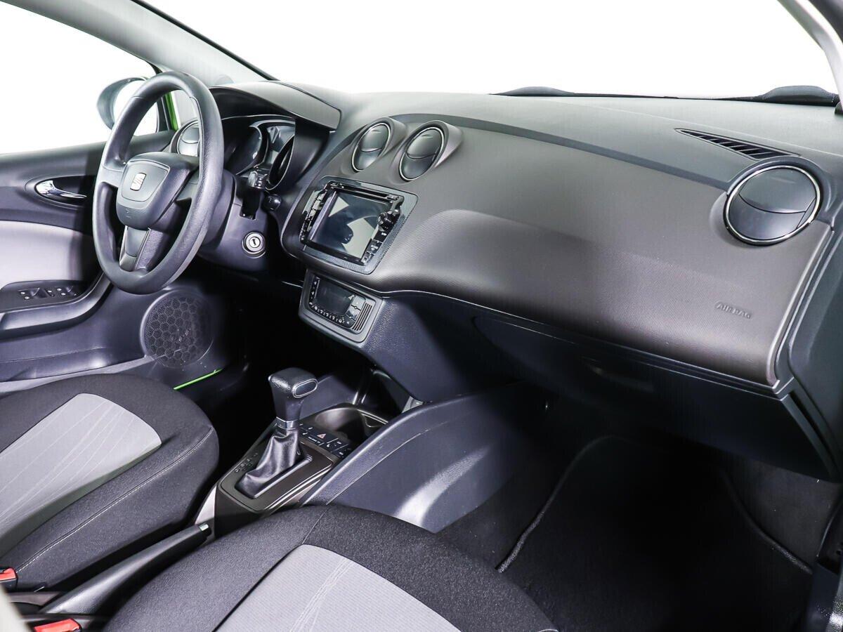 Seat Ibiza 2015, зеленый