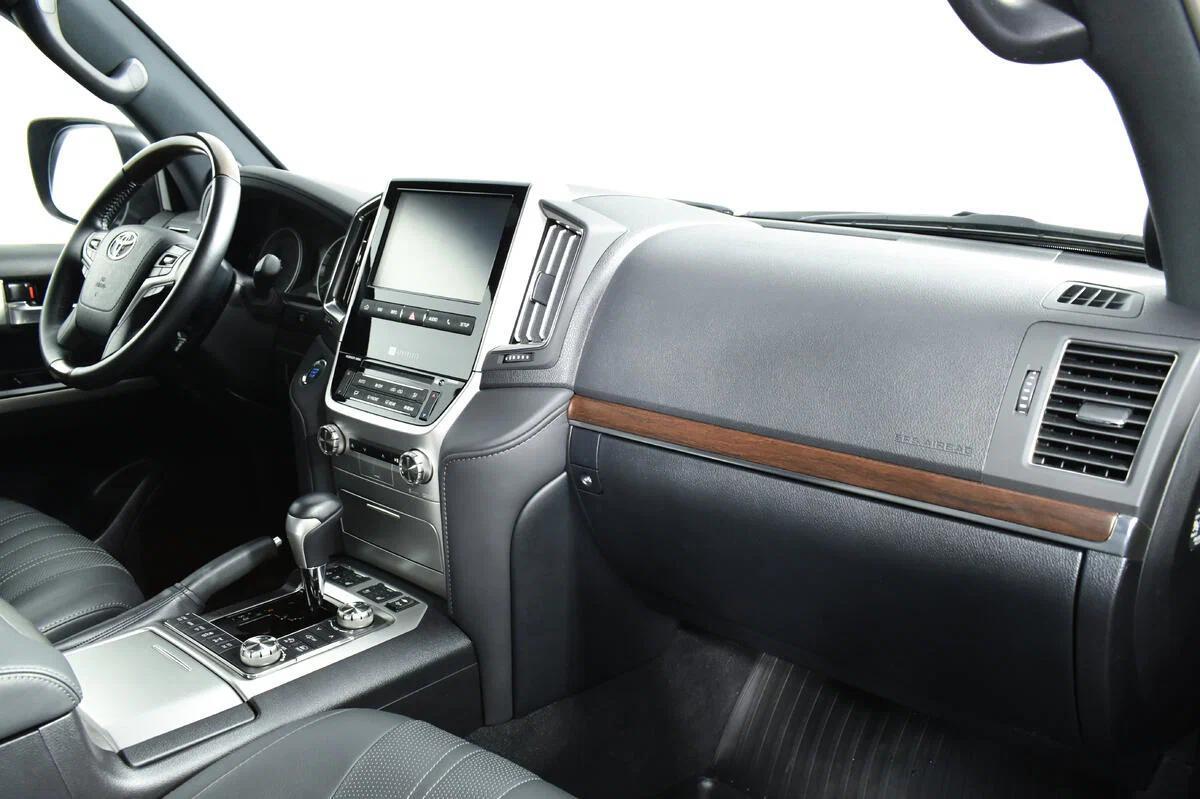 Toyota Land Cruiser 2019, черный