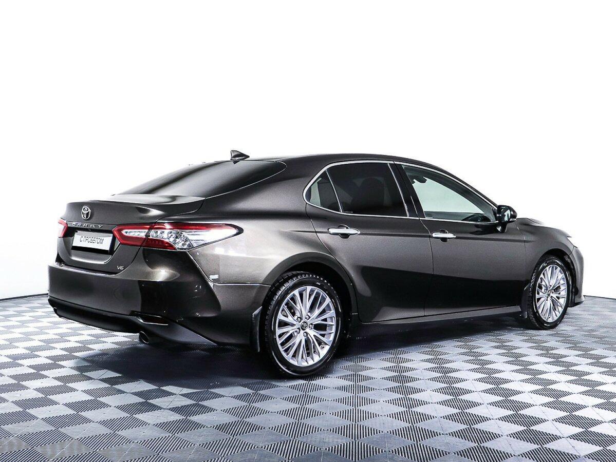 Toyota Camry 2019, коричневый