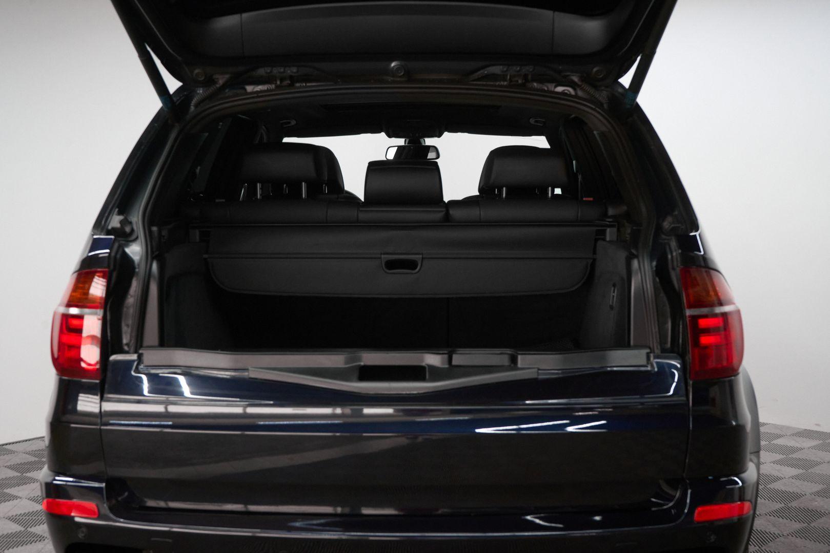 BMW X5 2010, черный