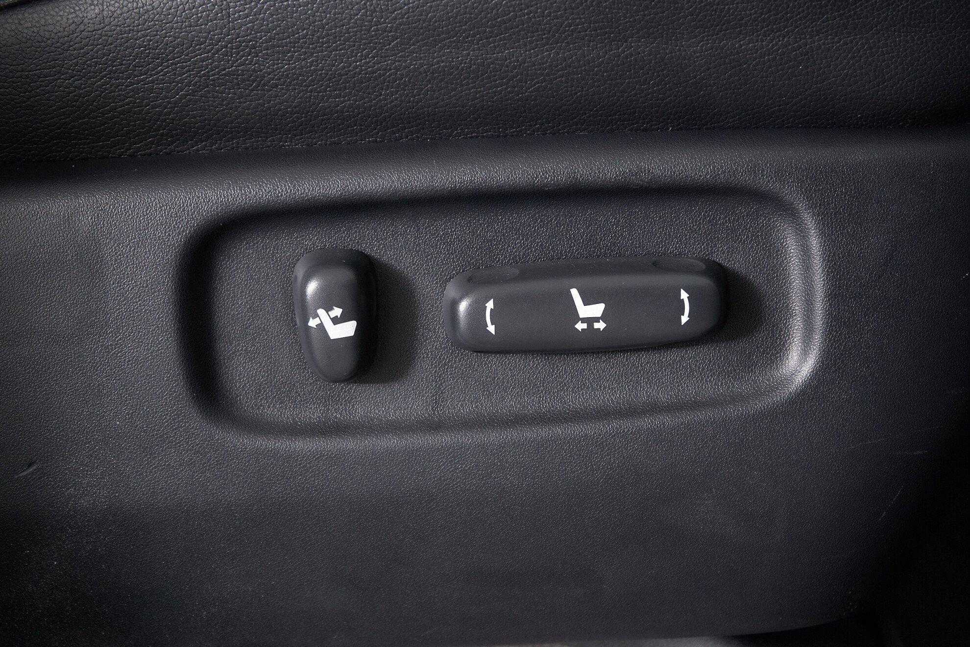 Toyota Land Cruiser 2011, белый