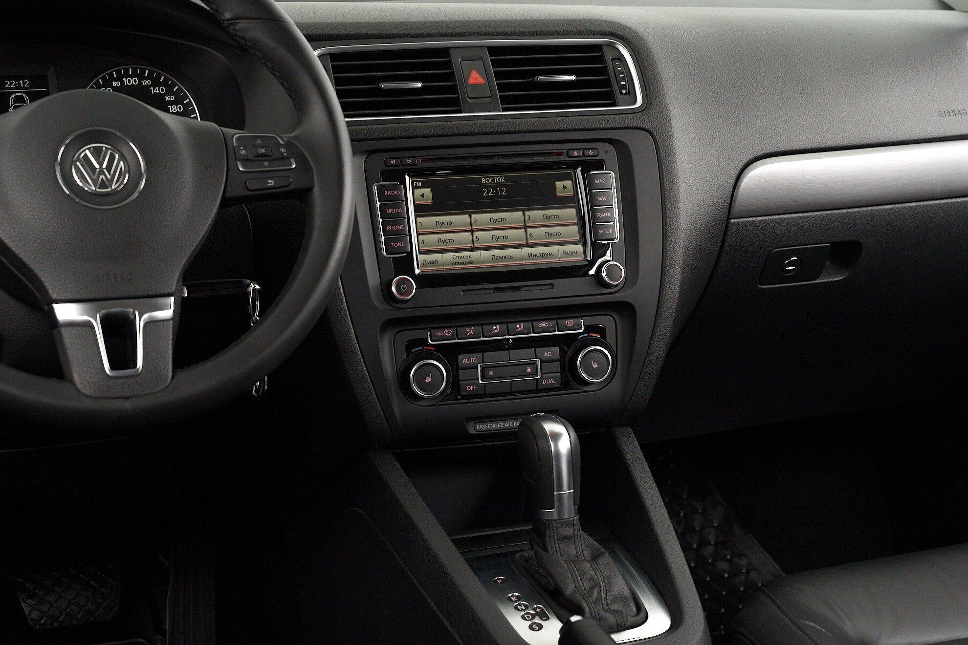 Volkswagen Jetta 2011, черный