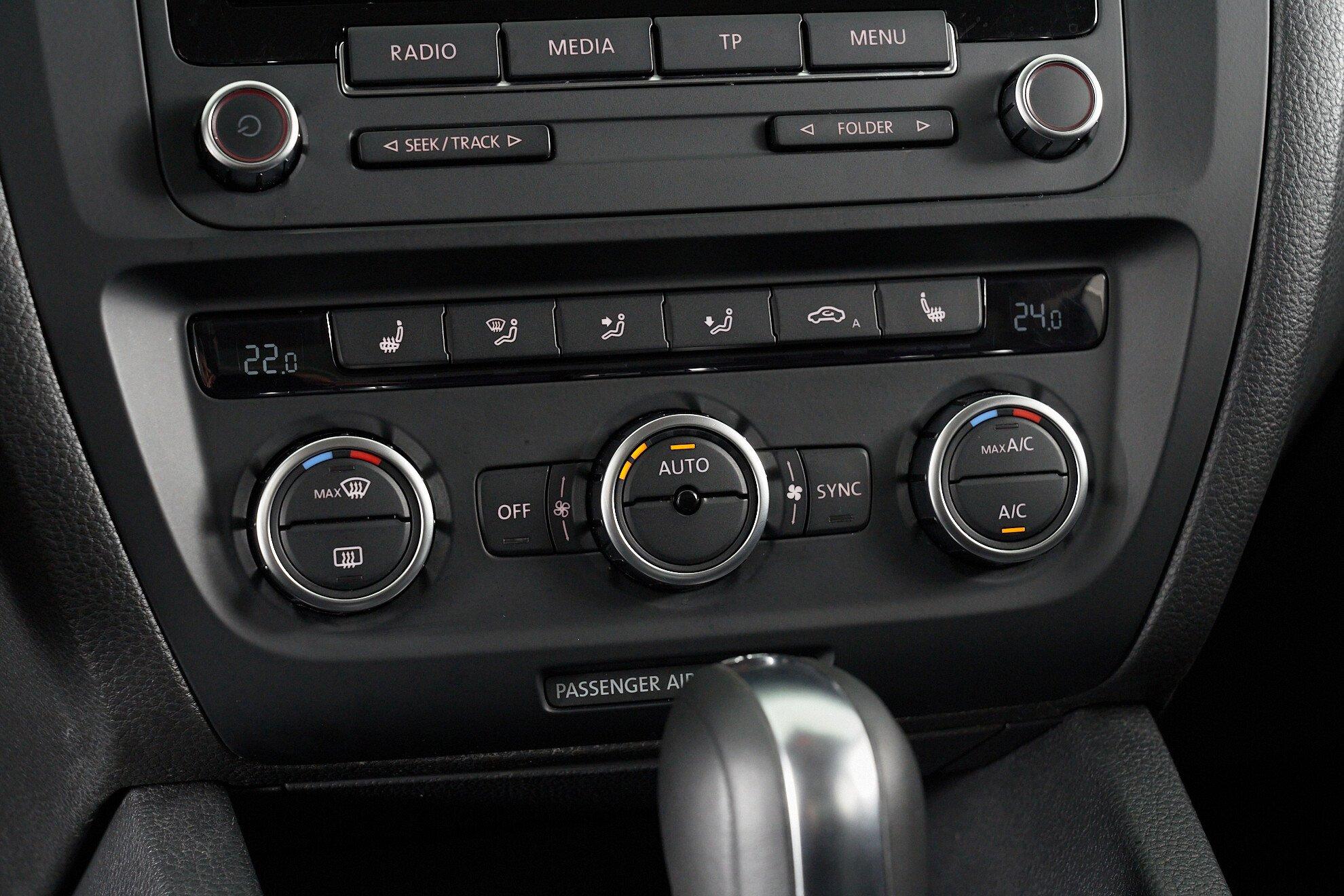Volkswagen Jetta 2013, белый