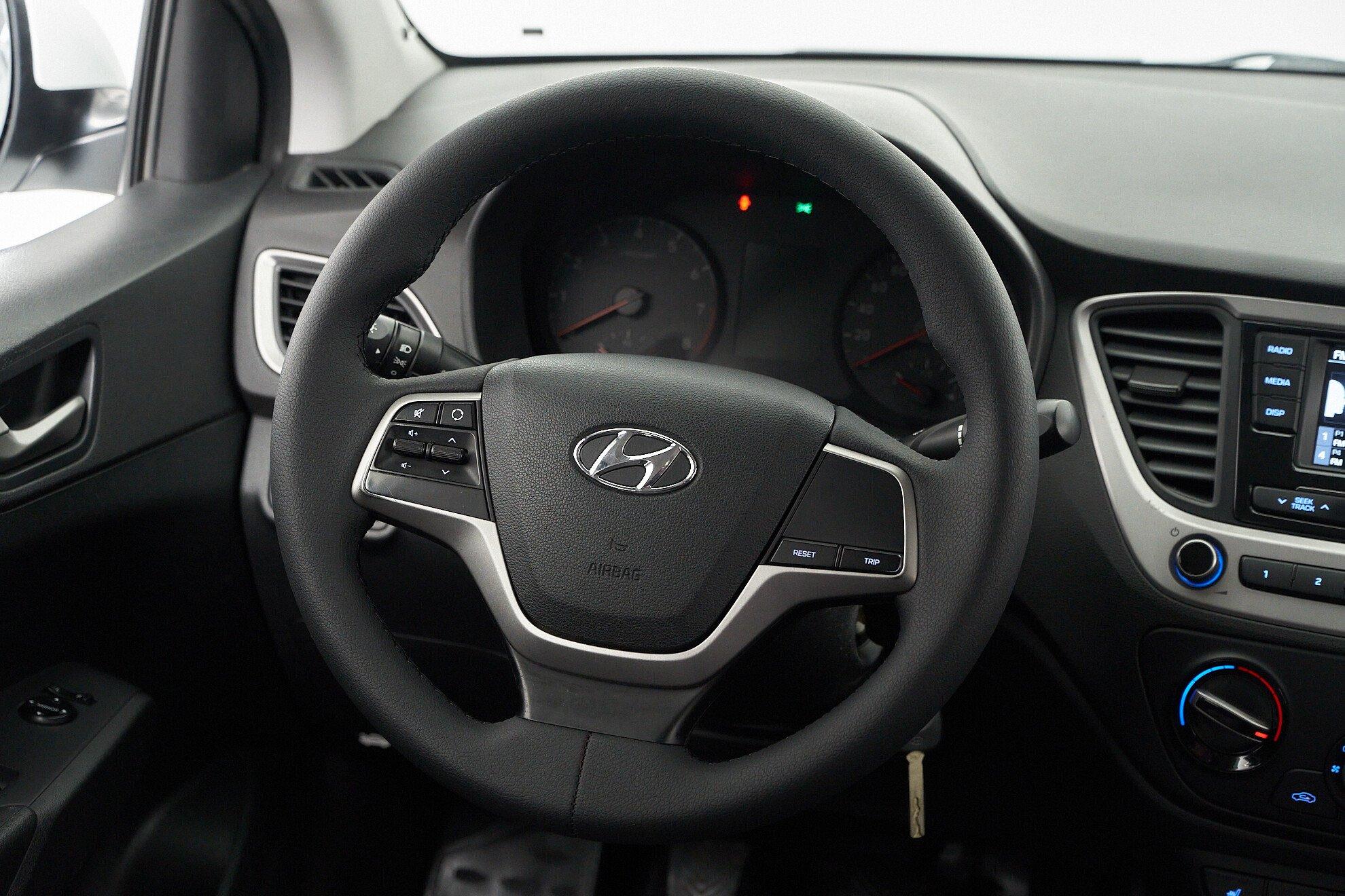 Hyundai Solaris 2019, белый