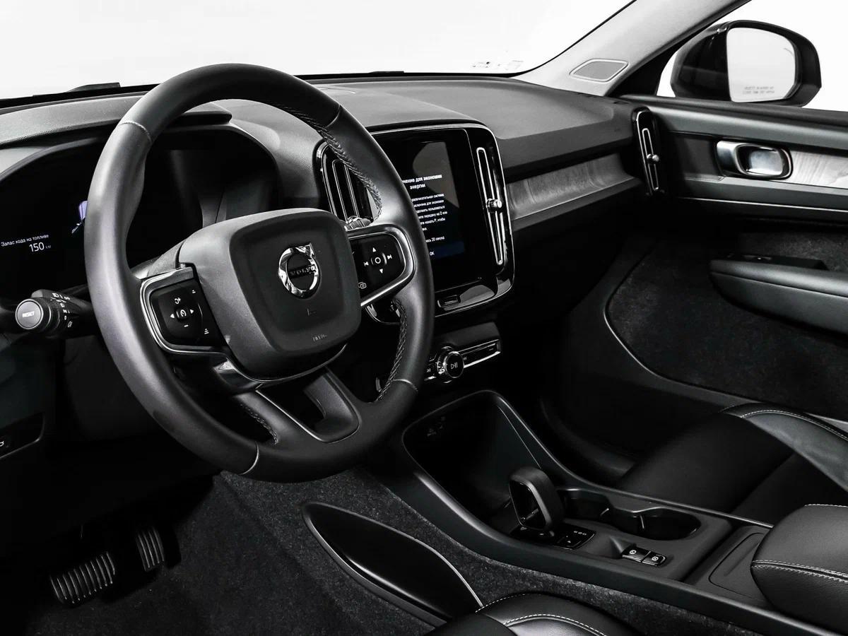 Volvo XC40 2023, серый