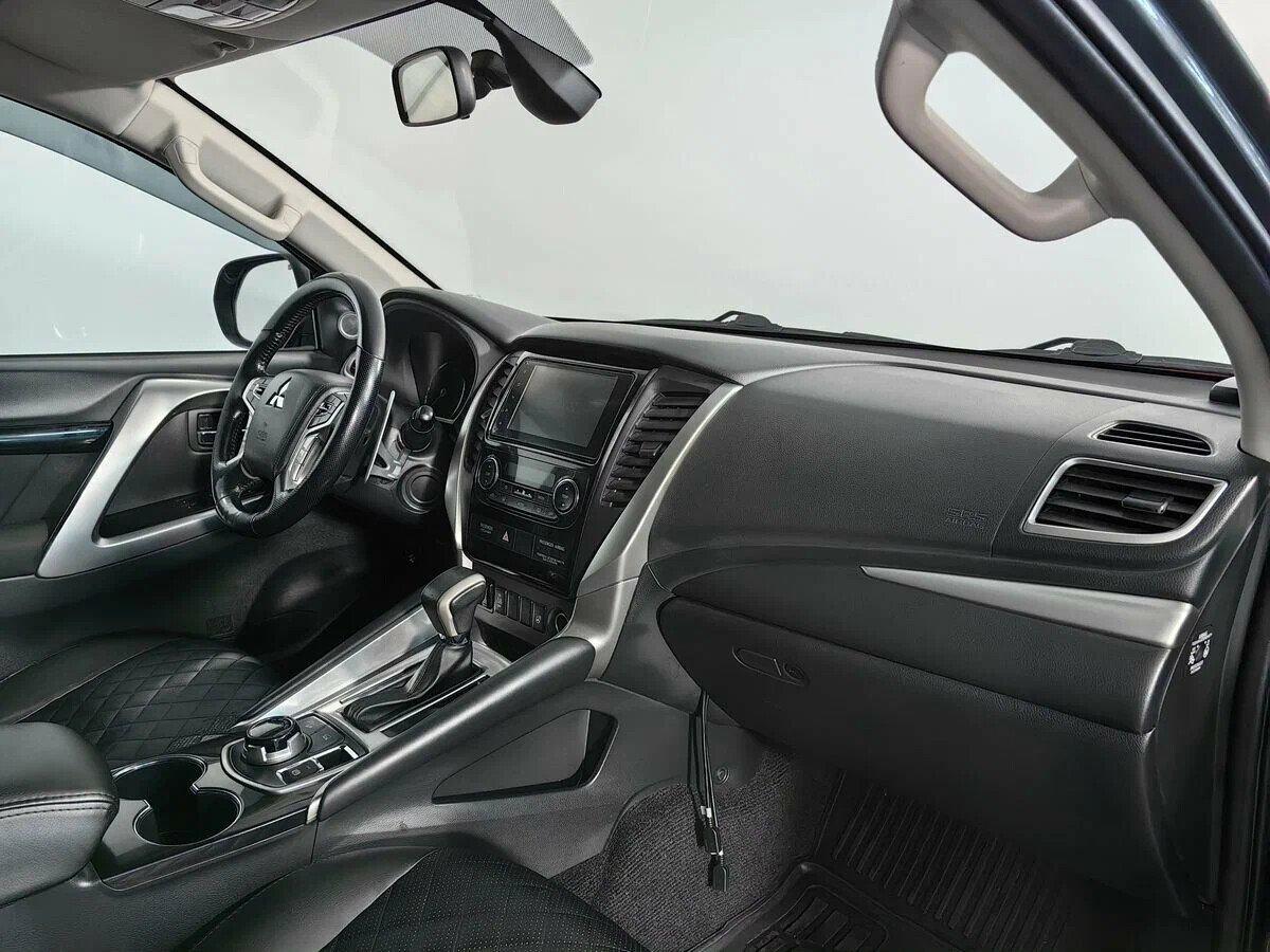 Mitsubishi Pajero Sport 2020, серый