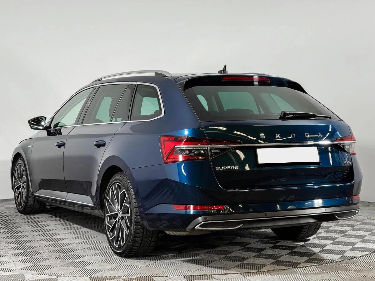 Skoda Superb 2021, синий