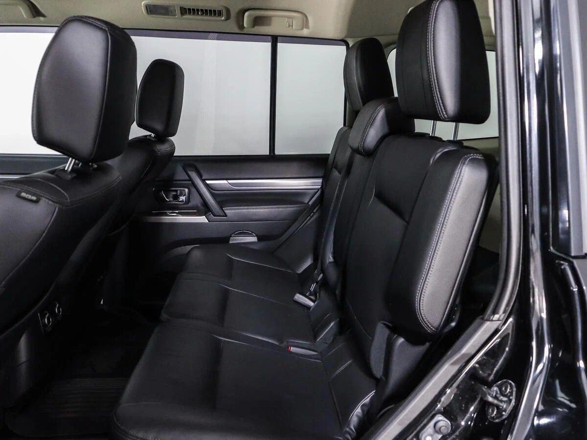 Mitsubishi Pajero 2020, черный