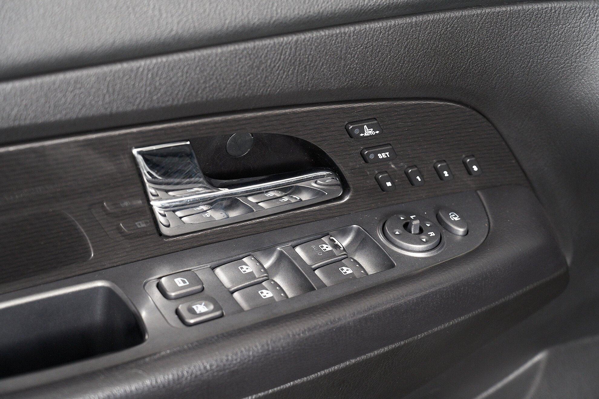 SsangYong Rexton 2011, серебряный