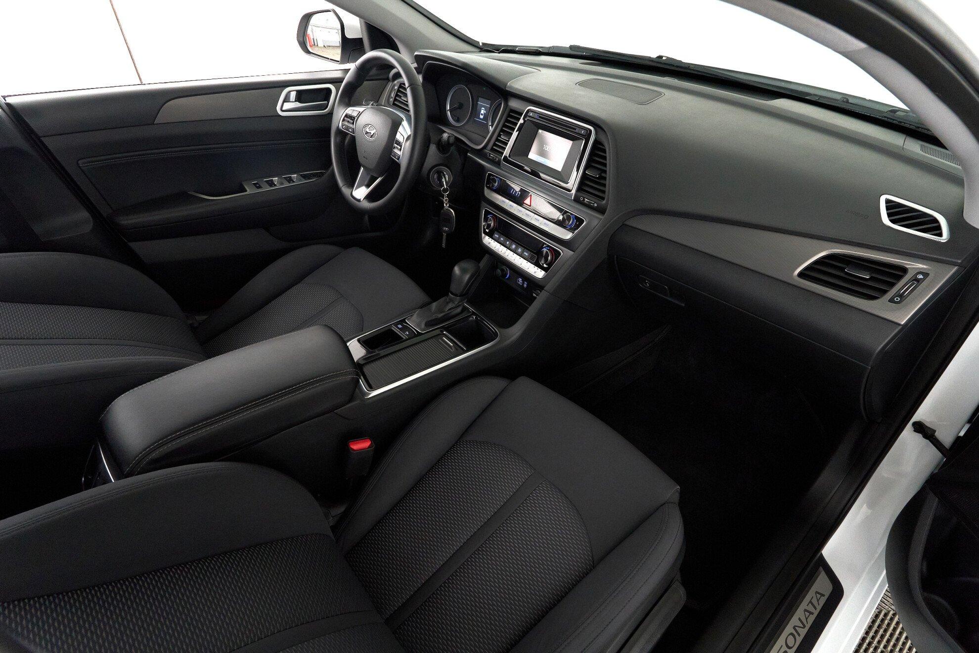 Hyundai Sonata 2018, белый