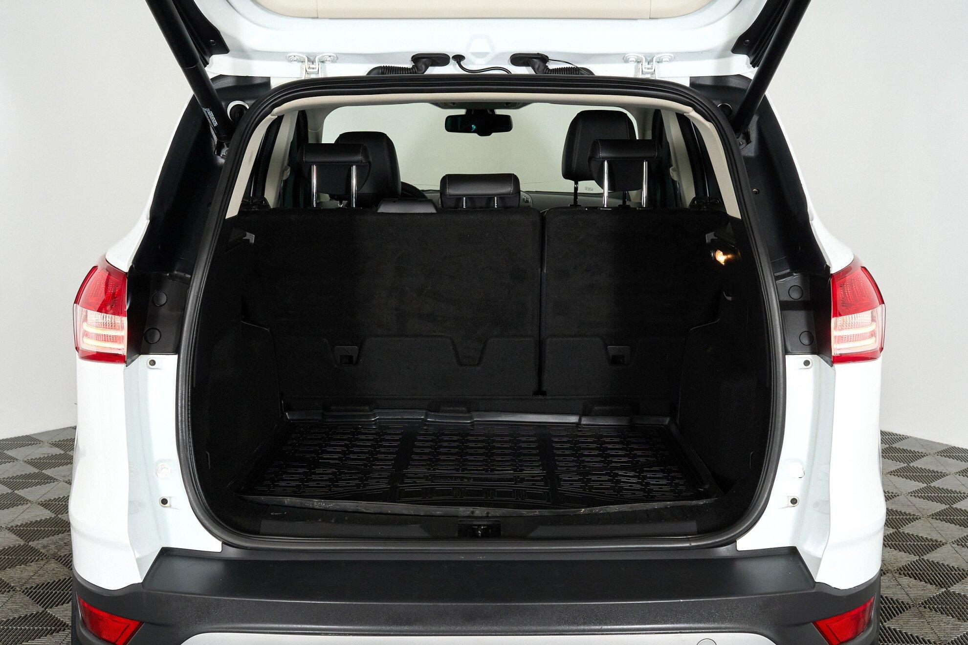 Ford Kuga 2013, белый