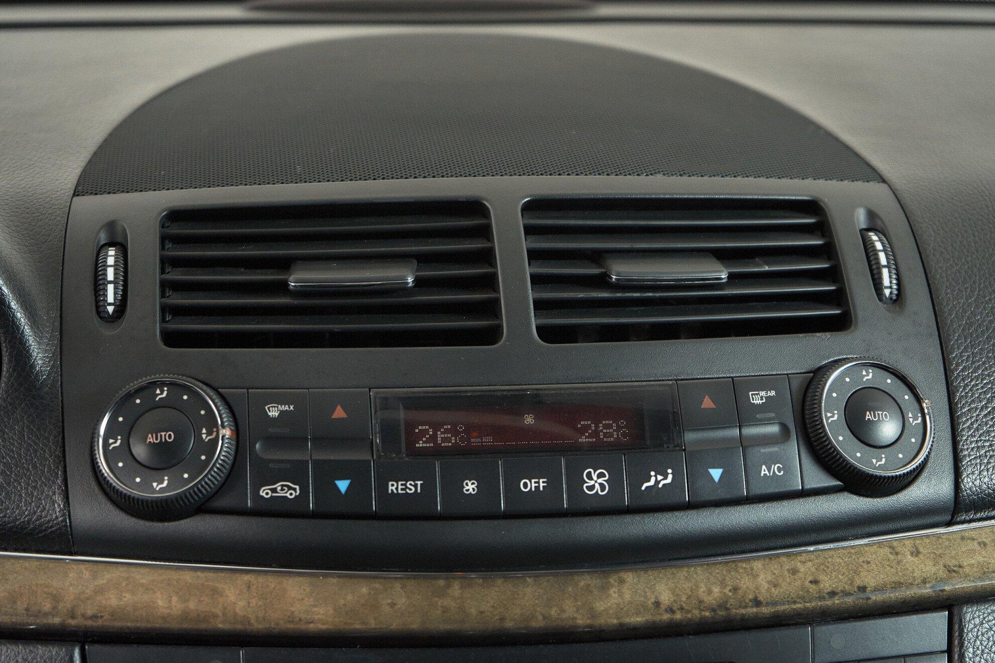 Mercedes-Benz E-Класс 2008, черный