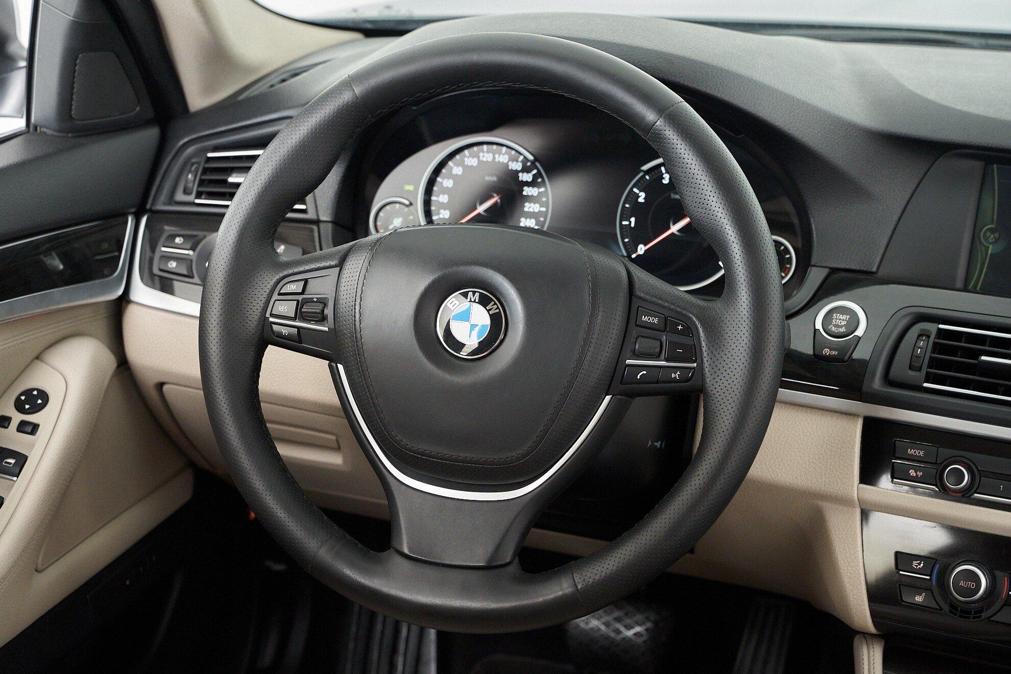 BMW 5 серии 2012, серый