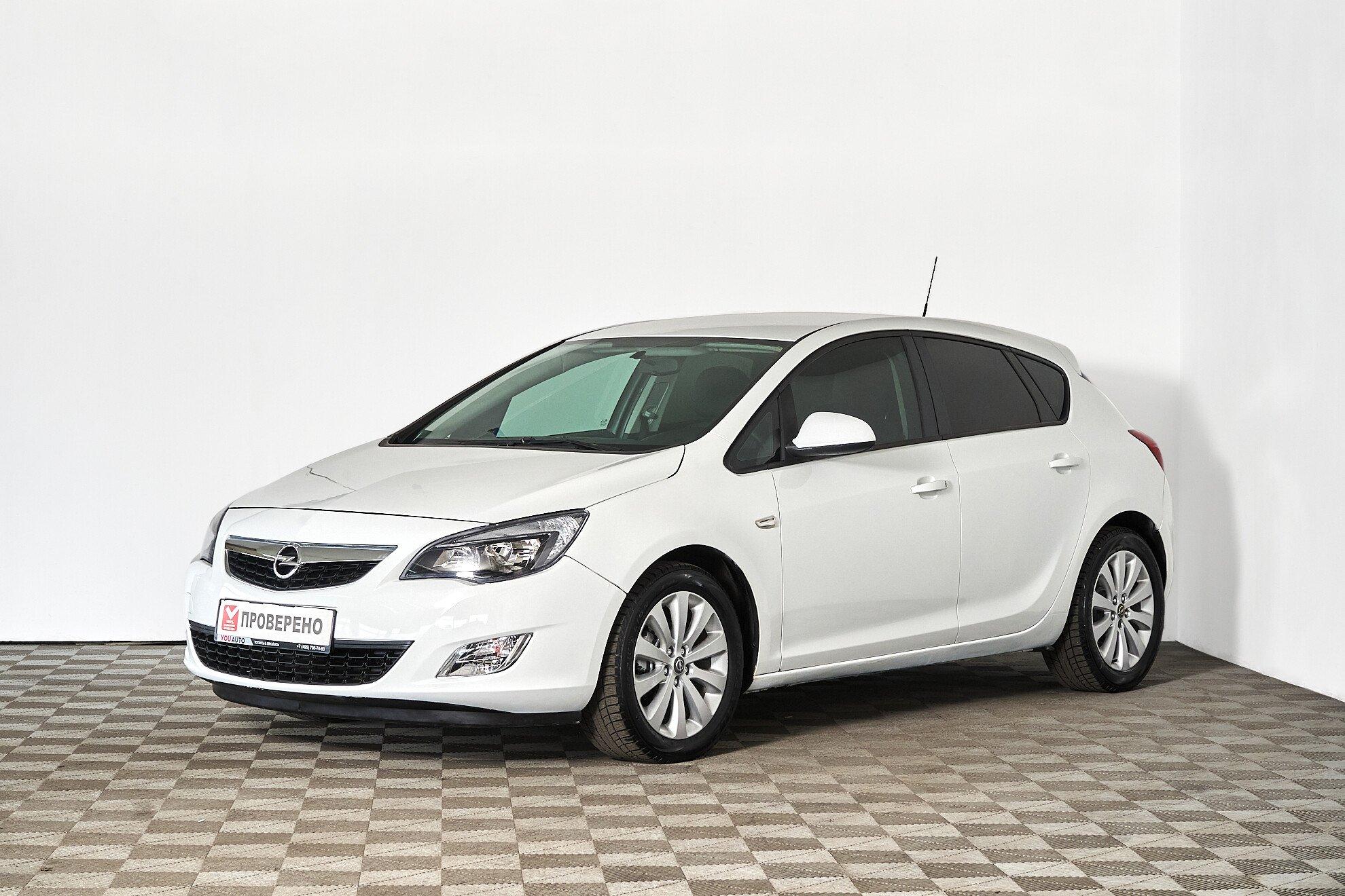 Opel Astra 2012, белый