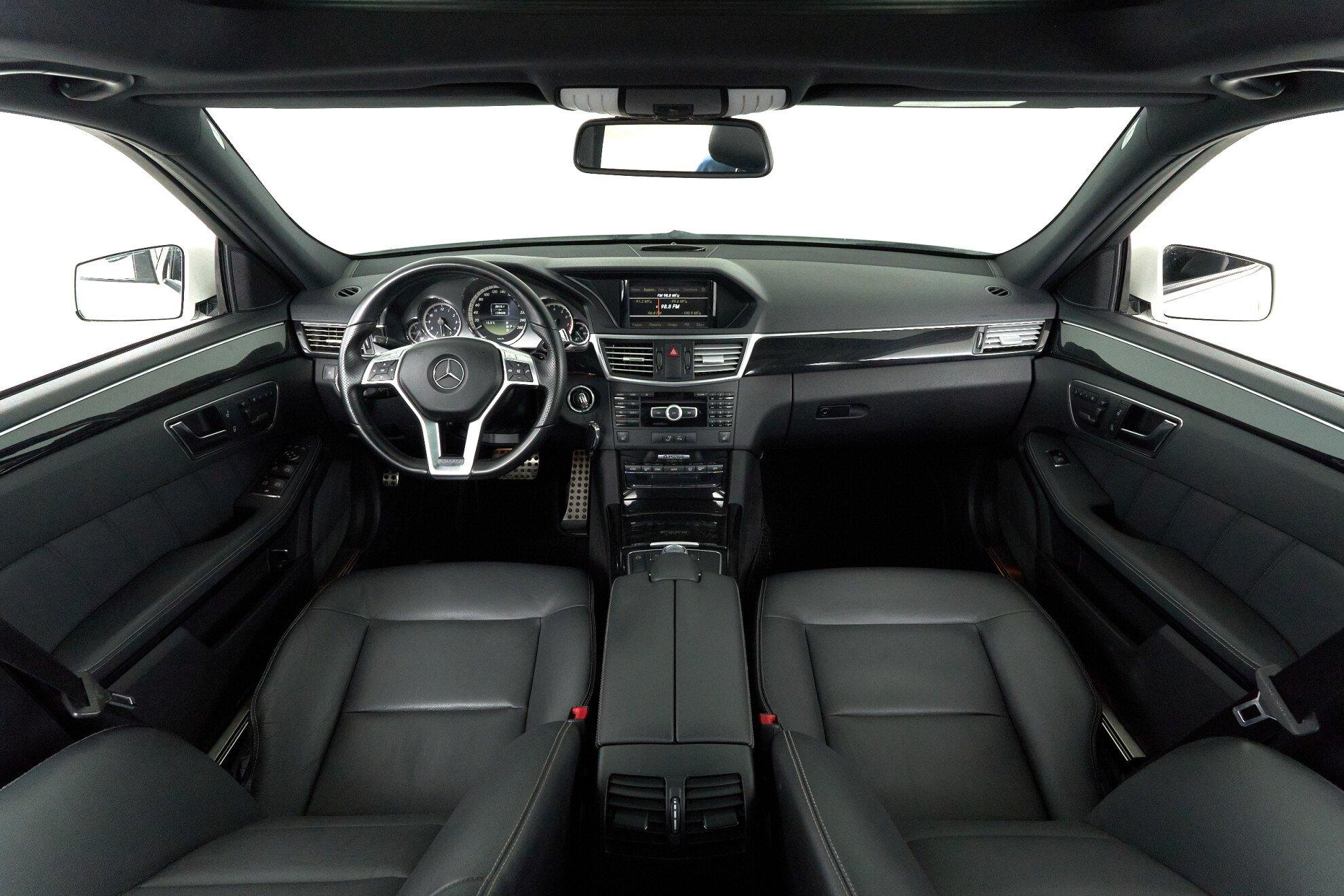 Mercedes-Benz E-Класс 2012, белый