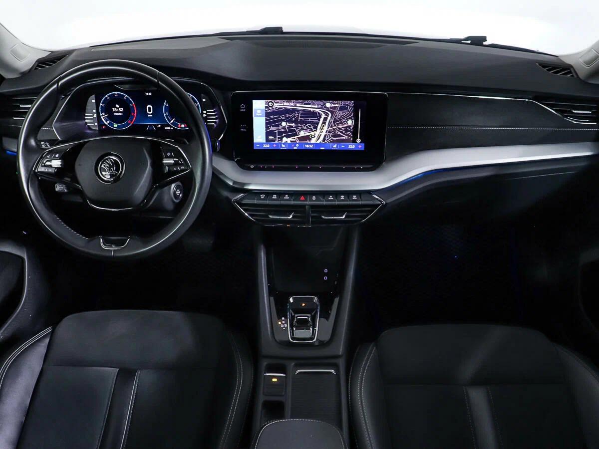 Skoda Octavia 2023, синий
