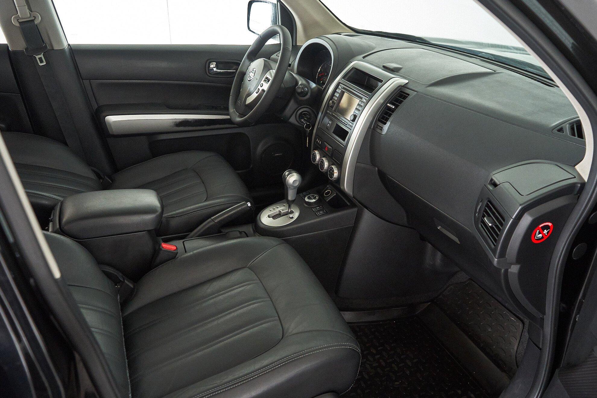 Nissan X-Trail 2013, черный