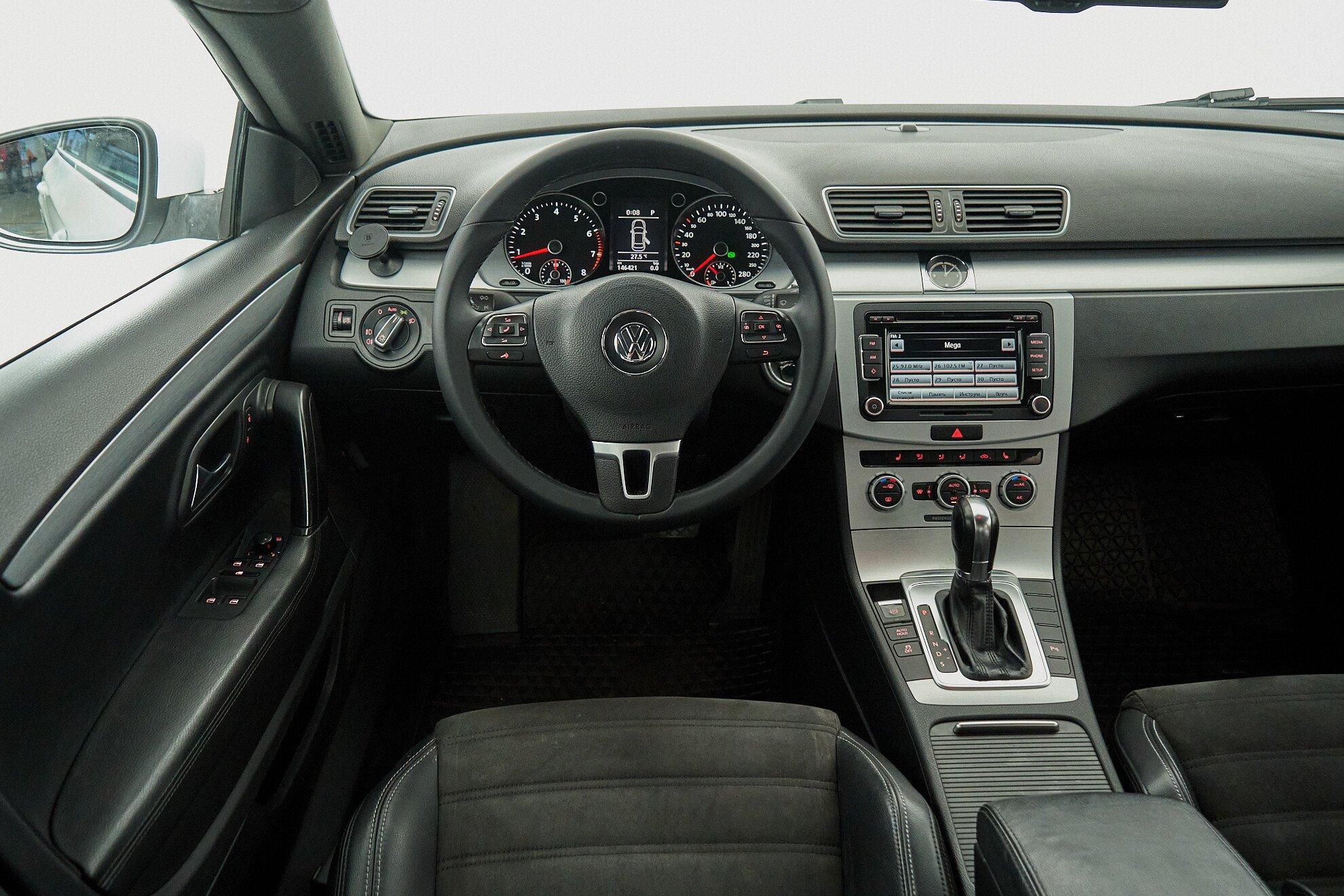 Volkswagen Passat CC 2013, белый