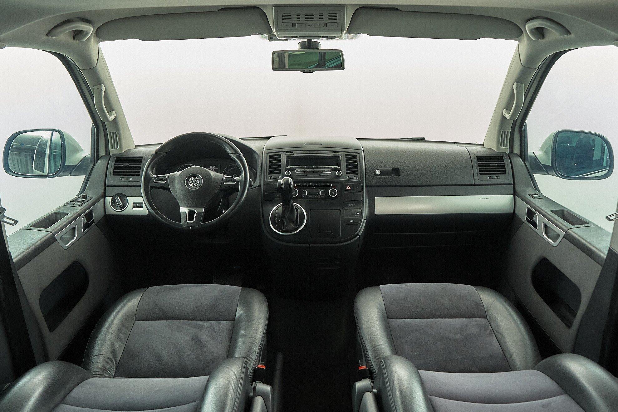 Volkswagen Multivan 2013, белый