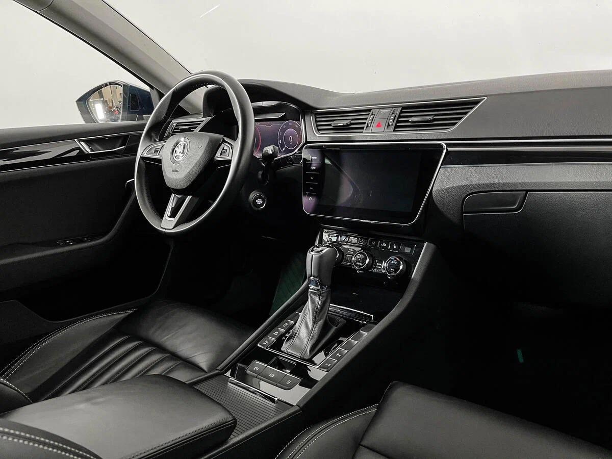 Skoda Superb 2021, синий