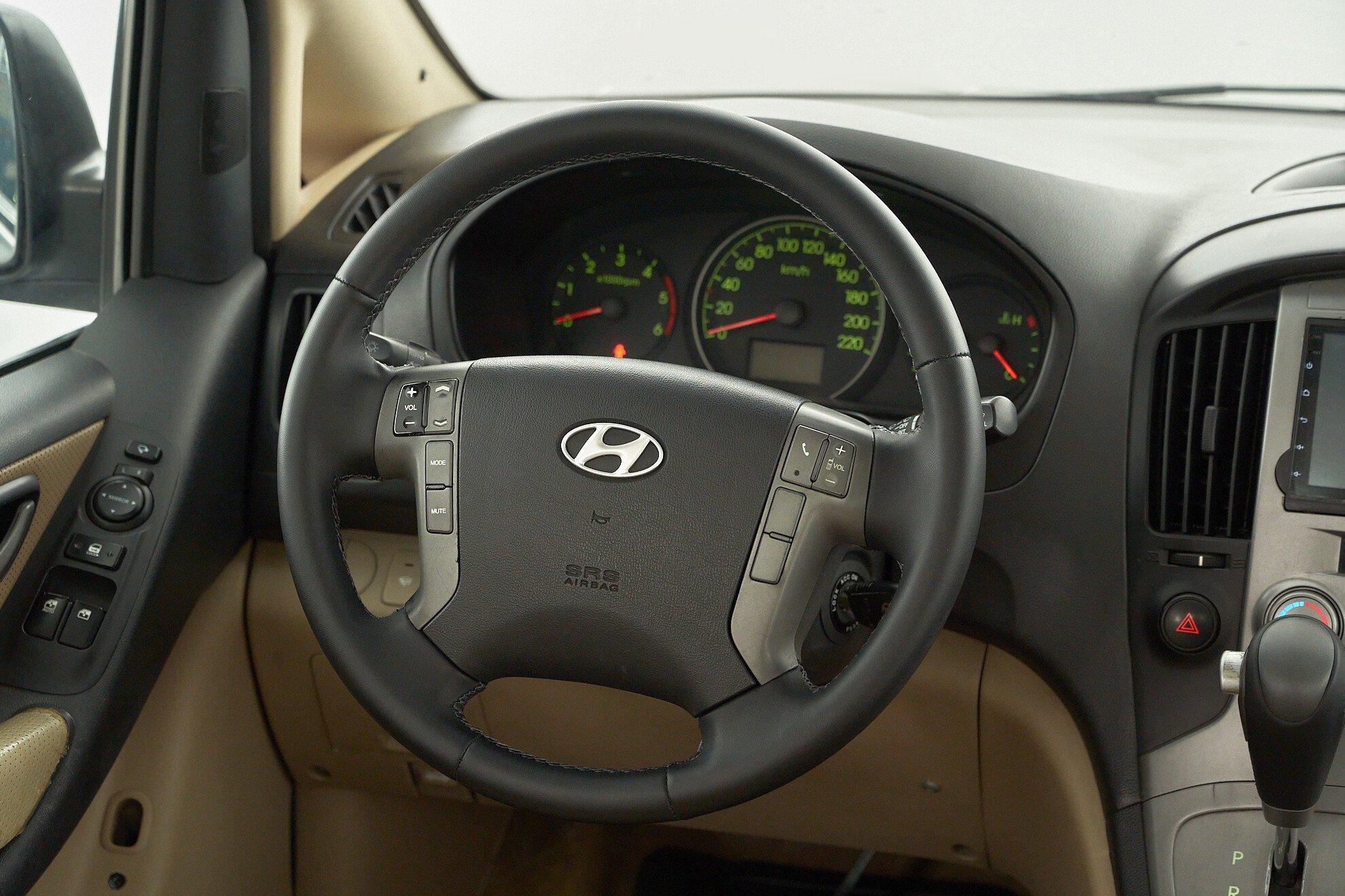 Hyundai Grand Starex 2008, серебряный
