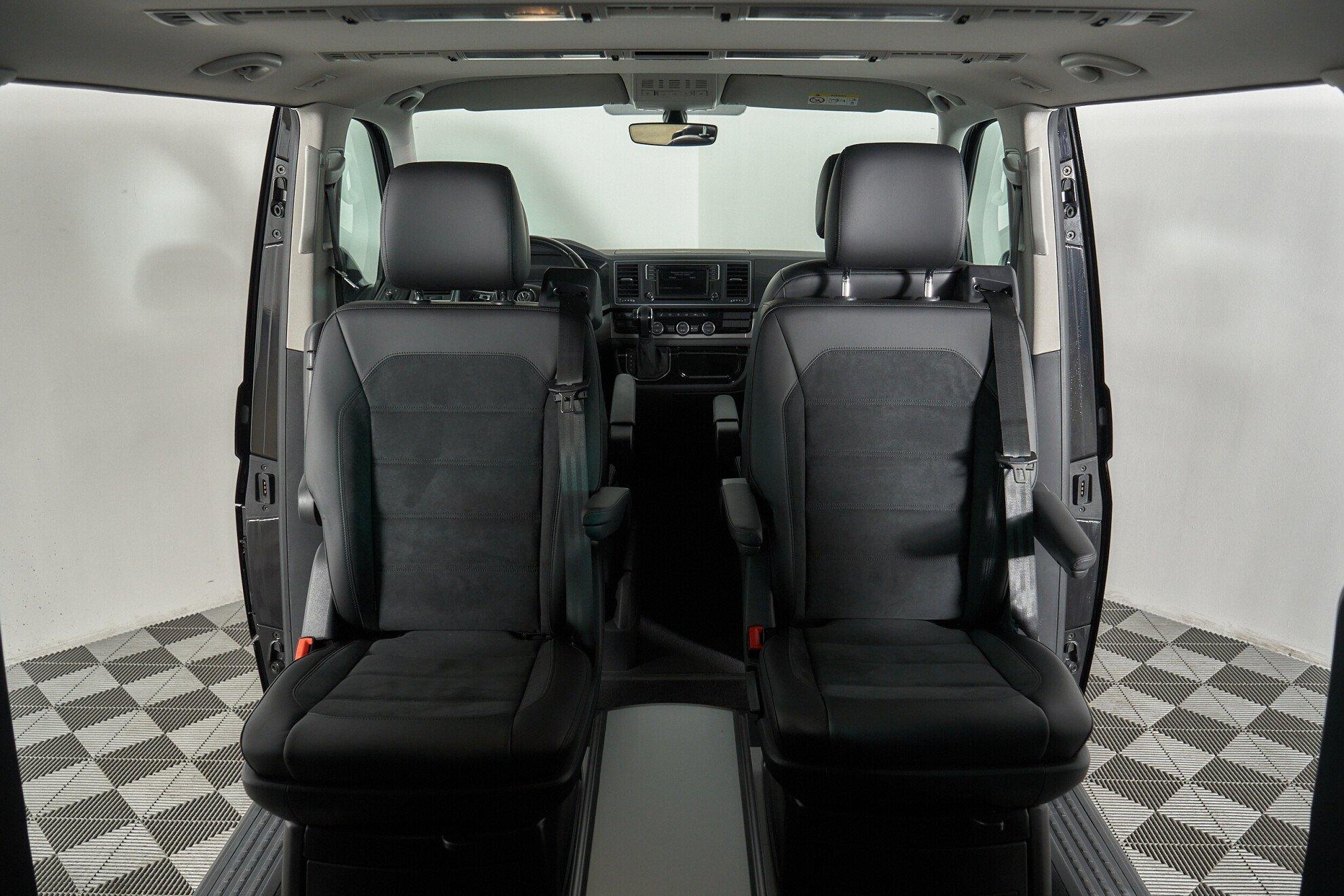Volkswagen Multivan 2018, черный