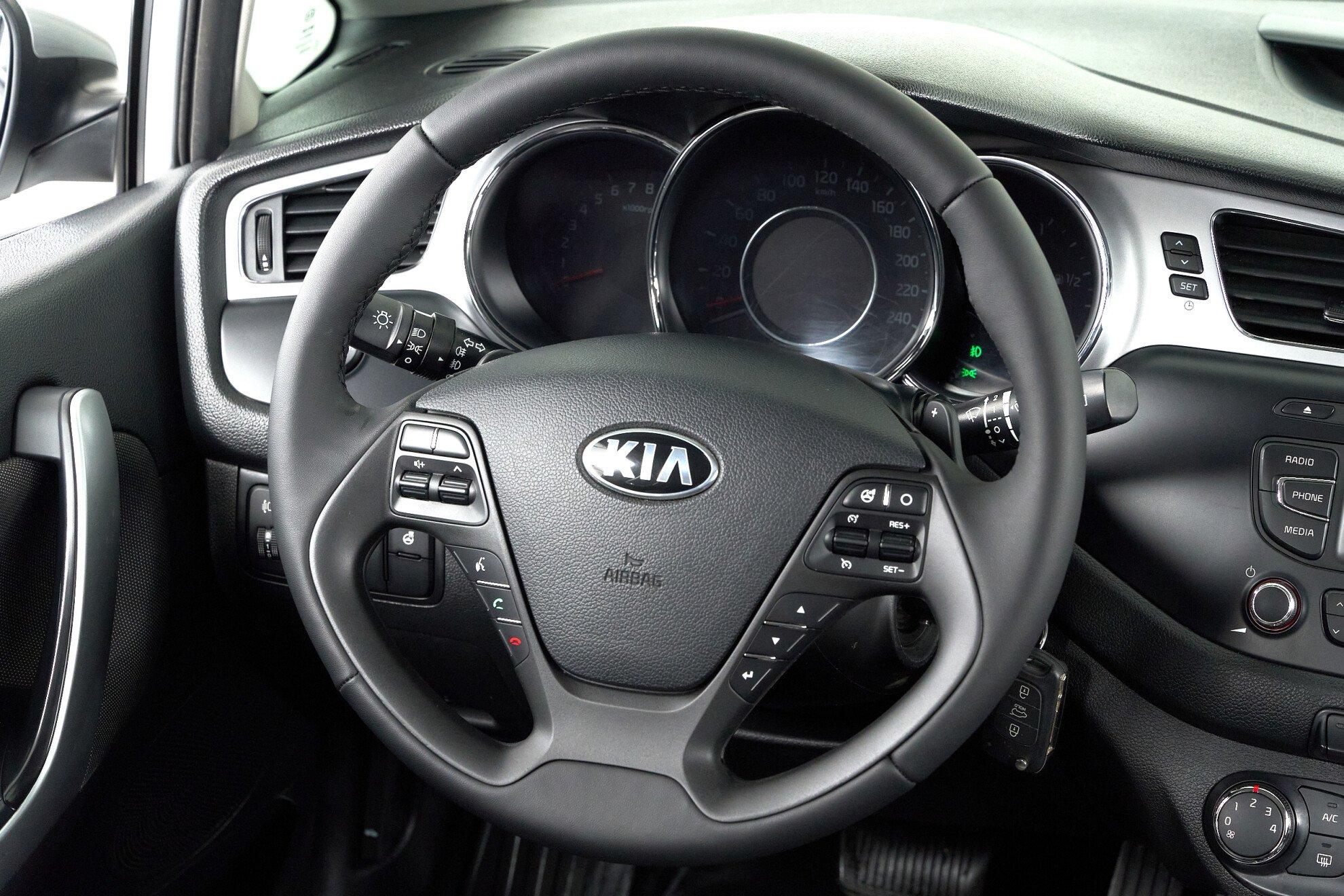 Kia Ceed 2012, серебряный