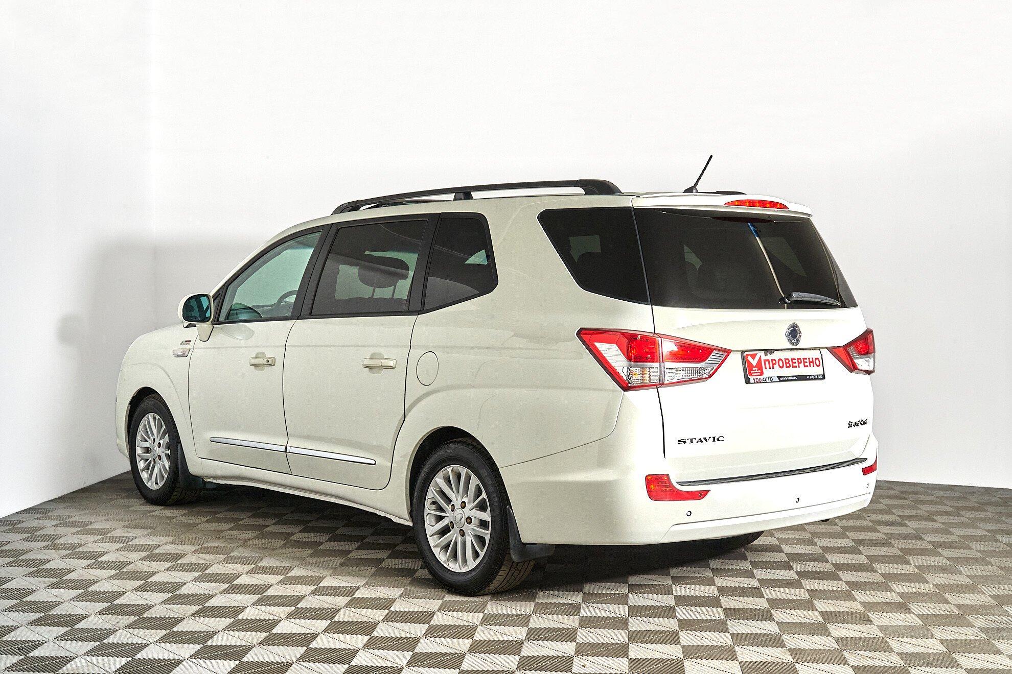 SsangYong Stavic 2013, белый