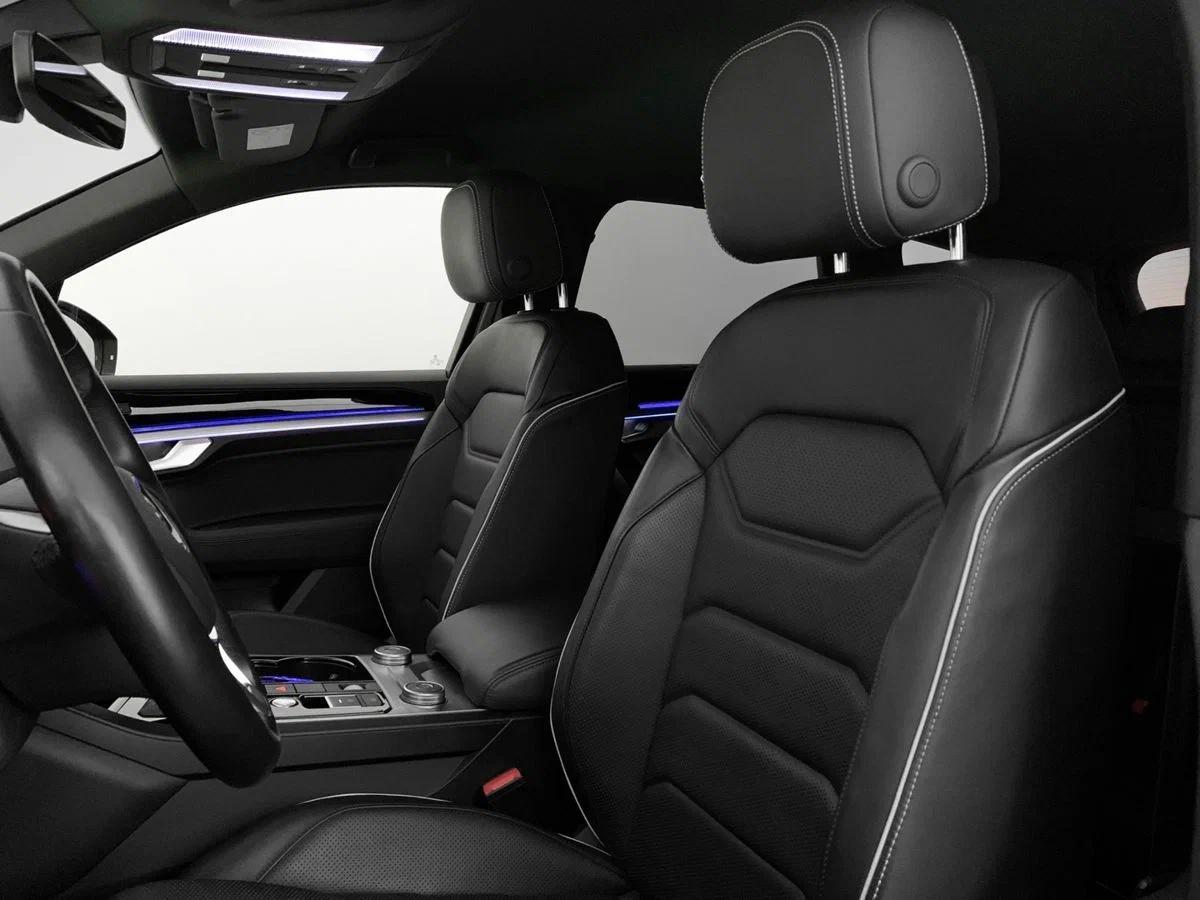 Volkswagen Touareg 2023, черный