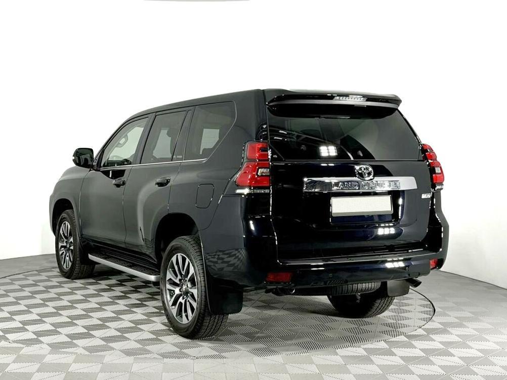 Toyota Land Cruiser Prado 2022, черный