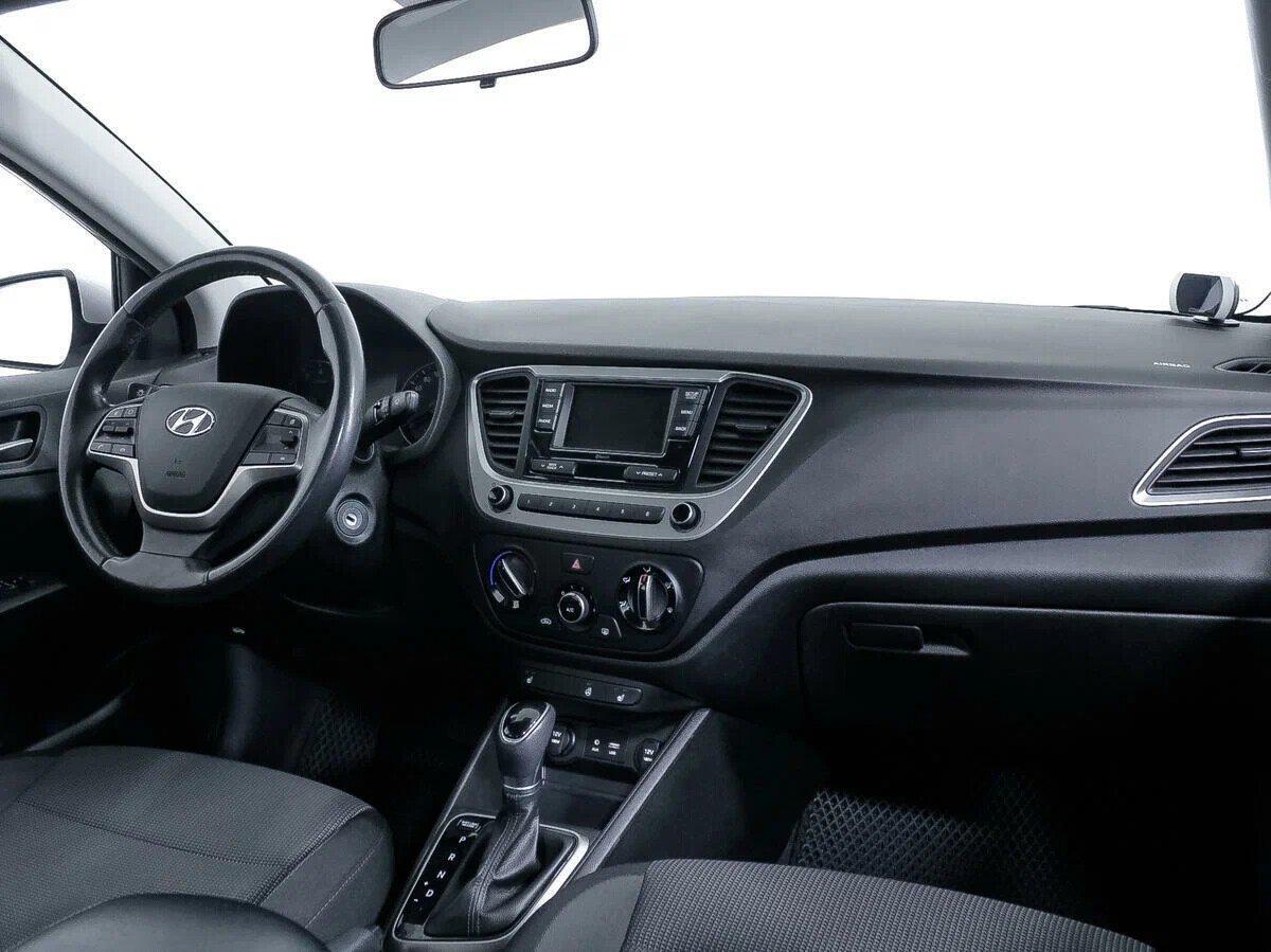 Hyundai Solaris 2019, серебряный