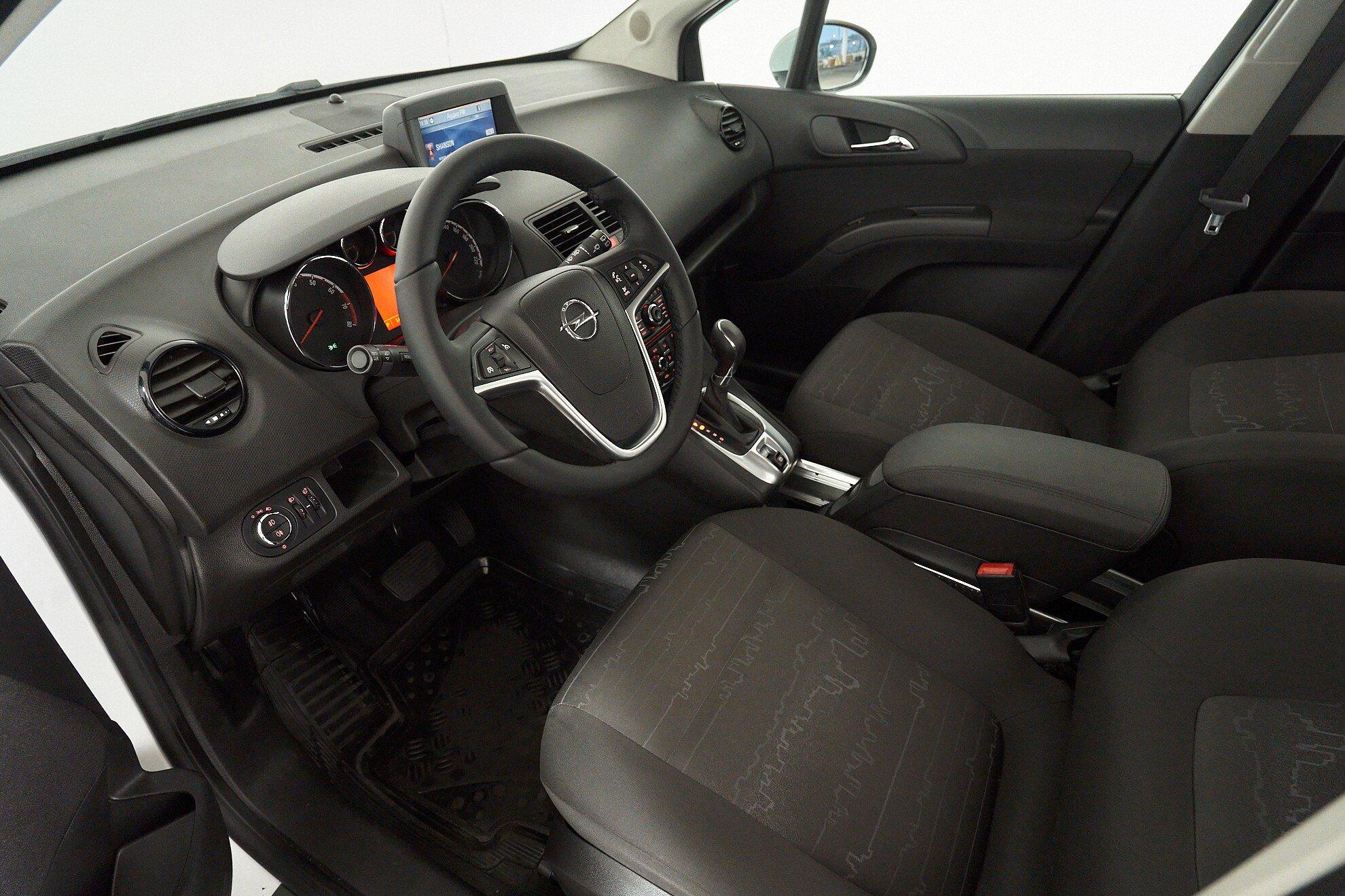 Opel Meriva 2012, белый