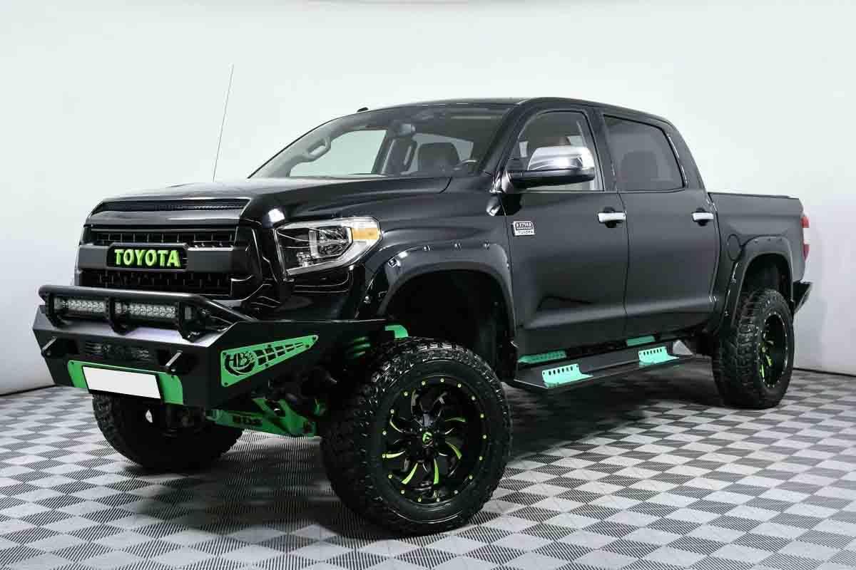 Toyota Tundra 2021, черный