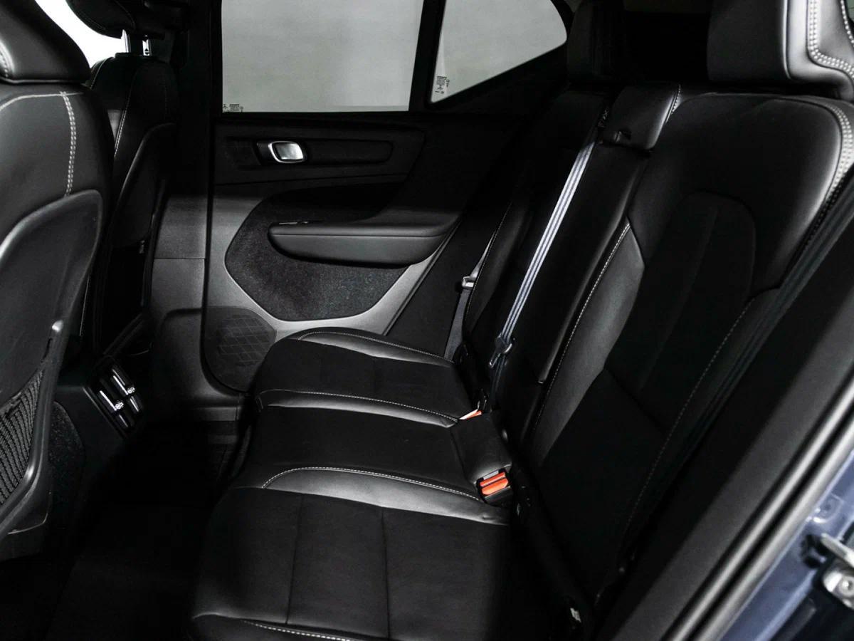 Volvo XC40 2018, голубой