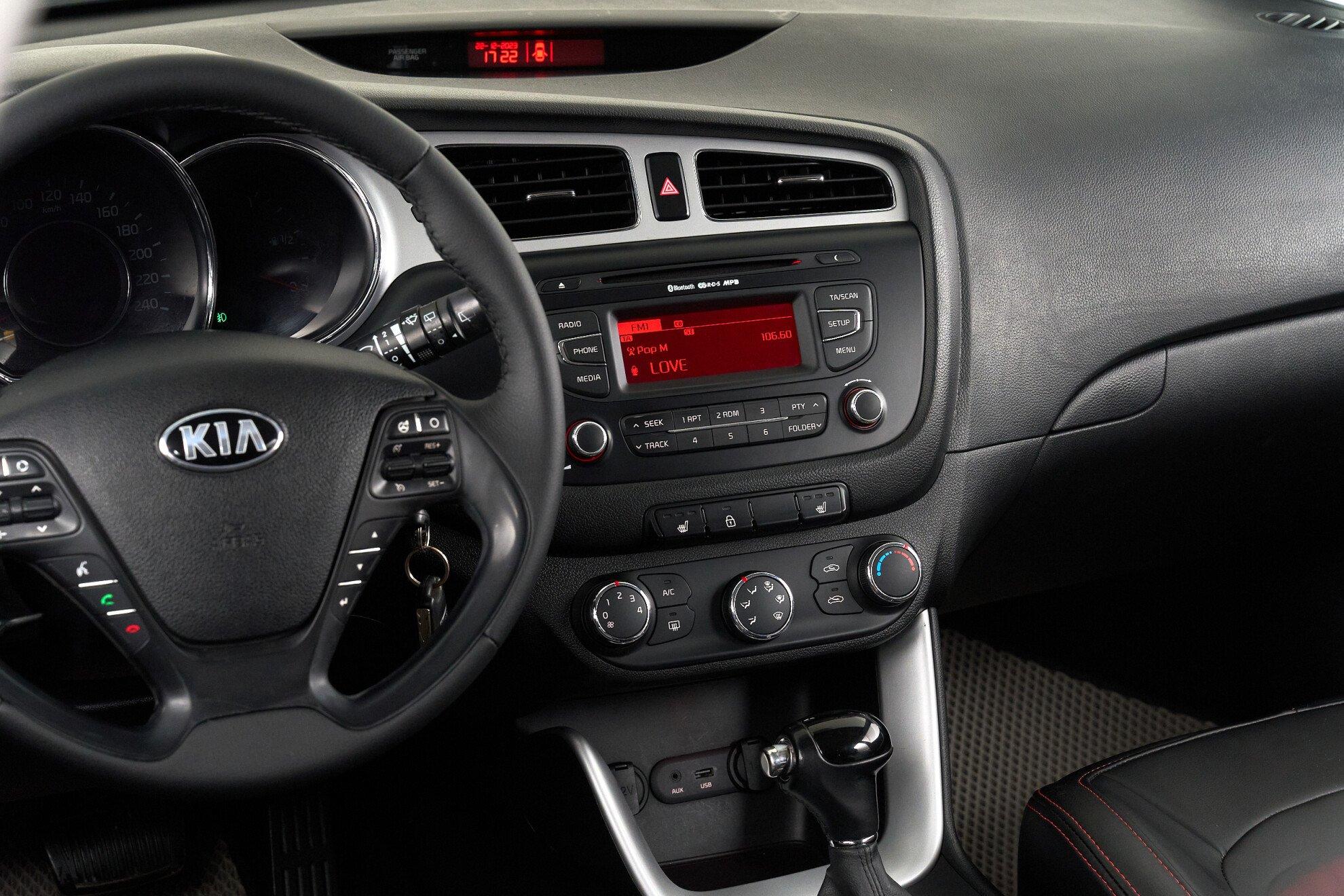 Kia Ceed 2012, черный