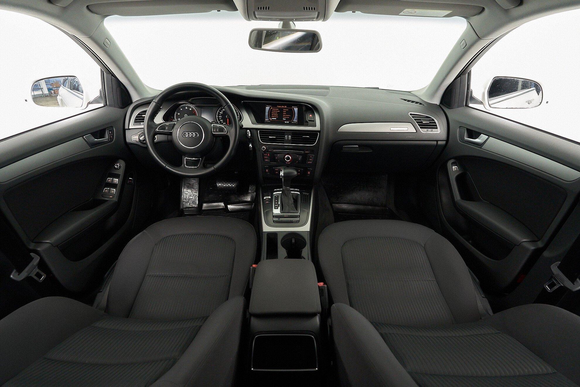Audi A4 2012, белый