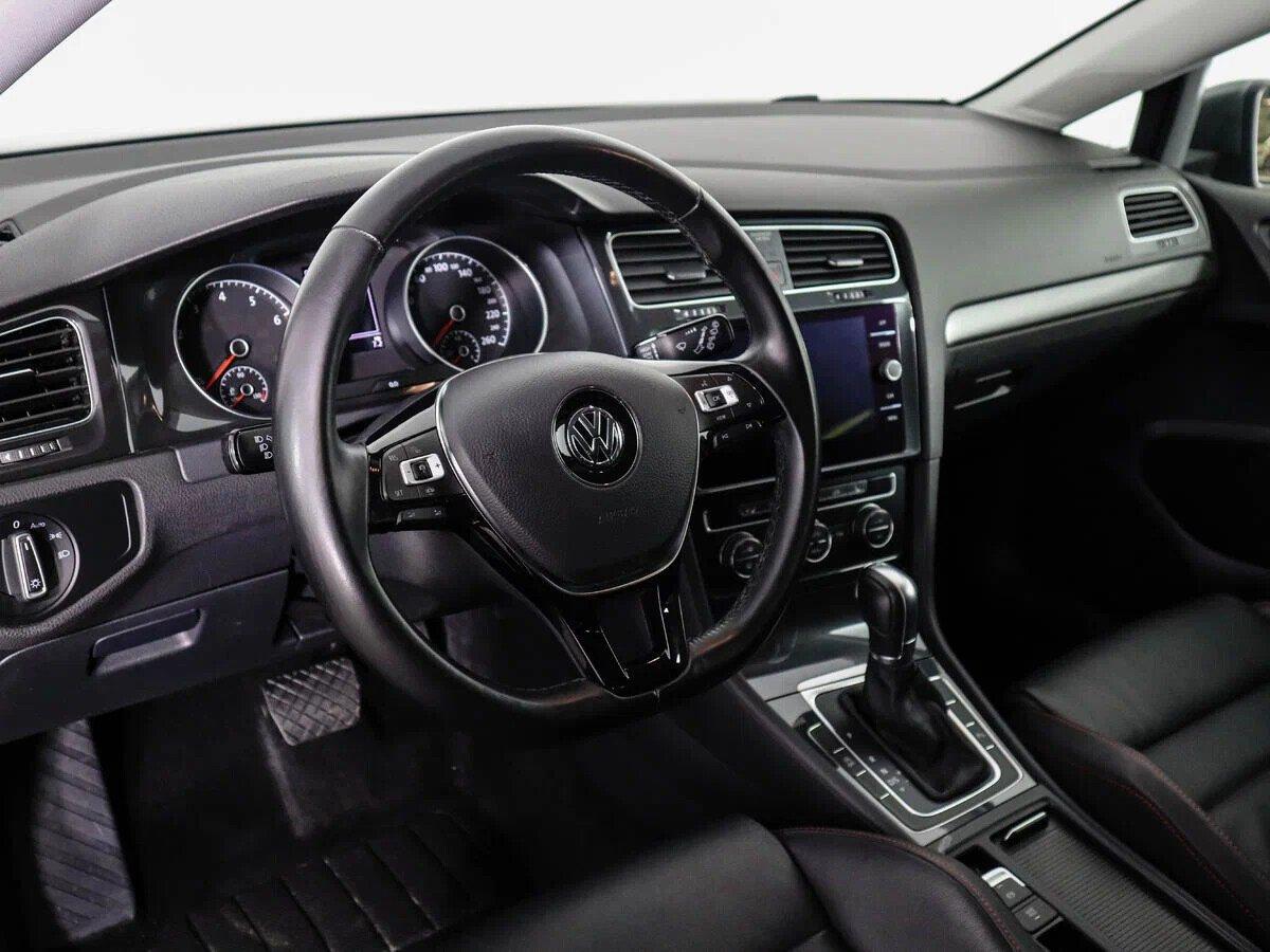 Volkswagen Golf 2018, серый