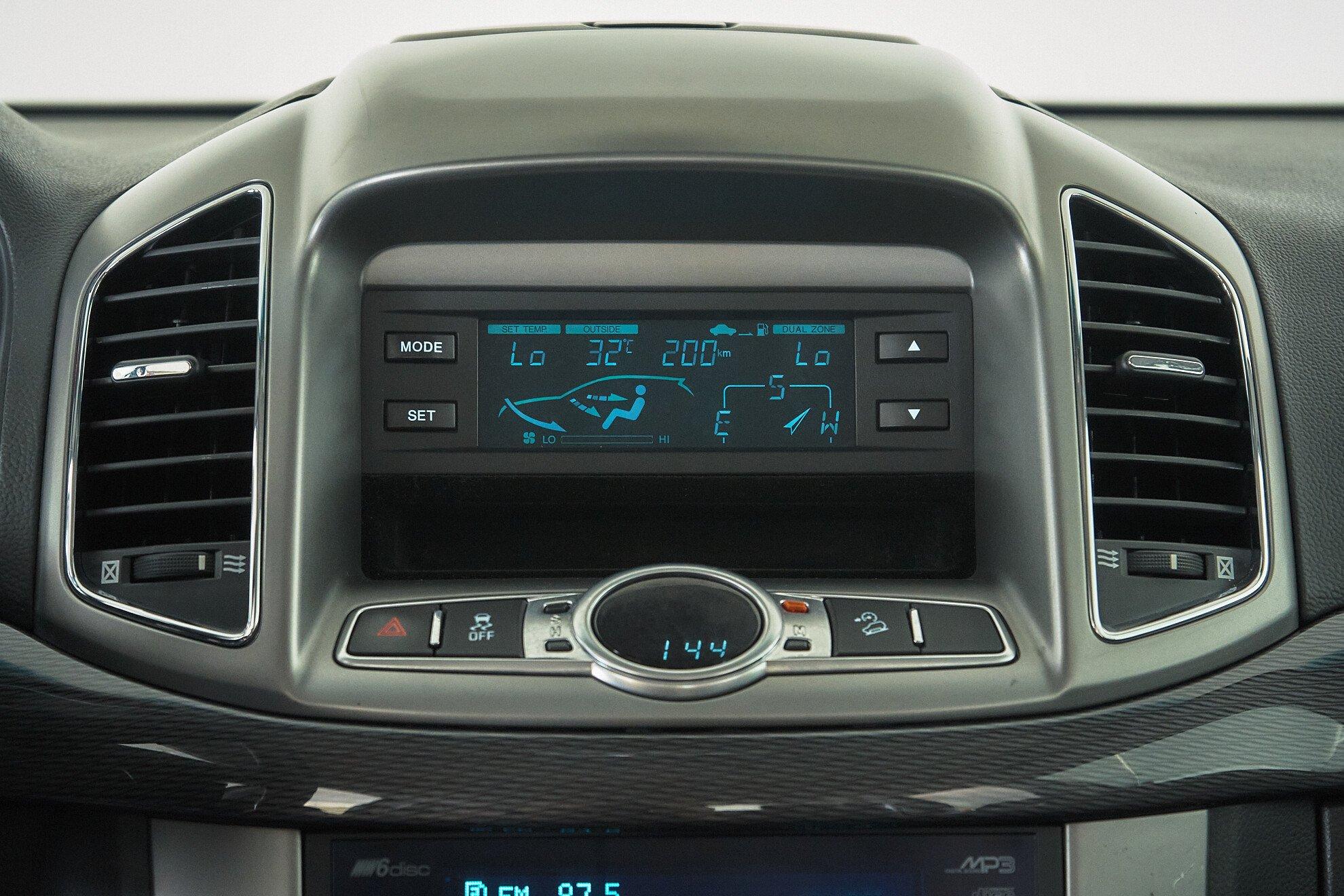 Chevrolet Captiva 2014, серый