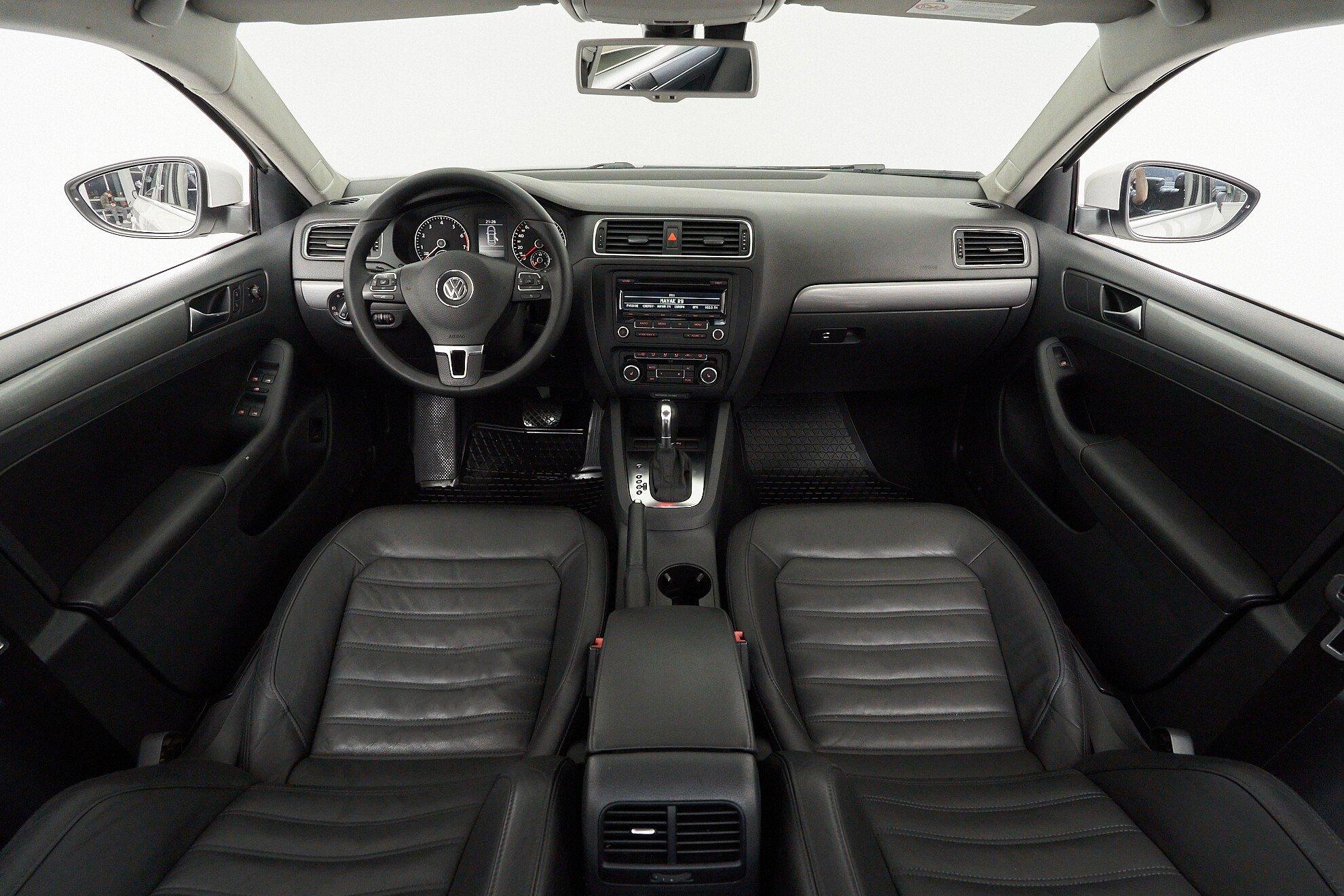 Volkswagen Jetta 2011, белый