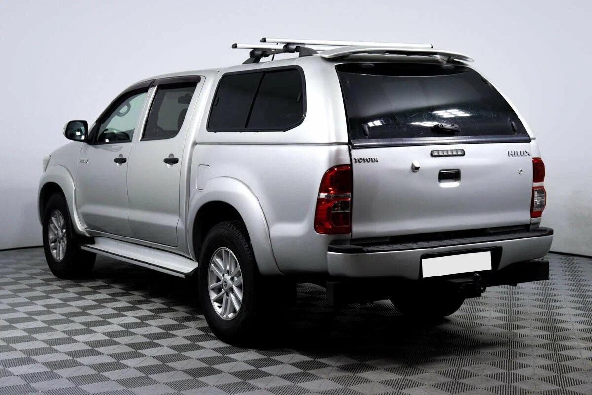 Toyota Hilux 2012, серебряный