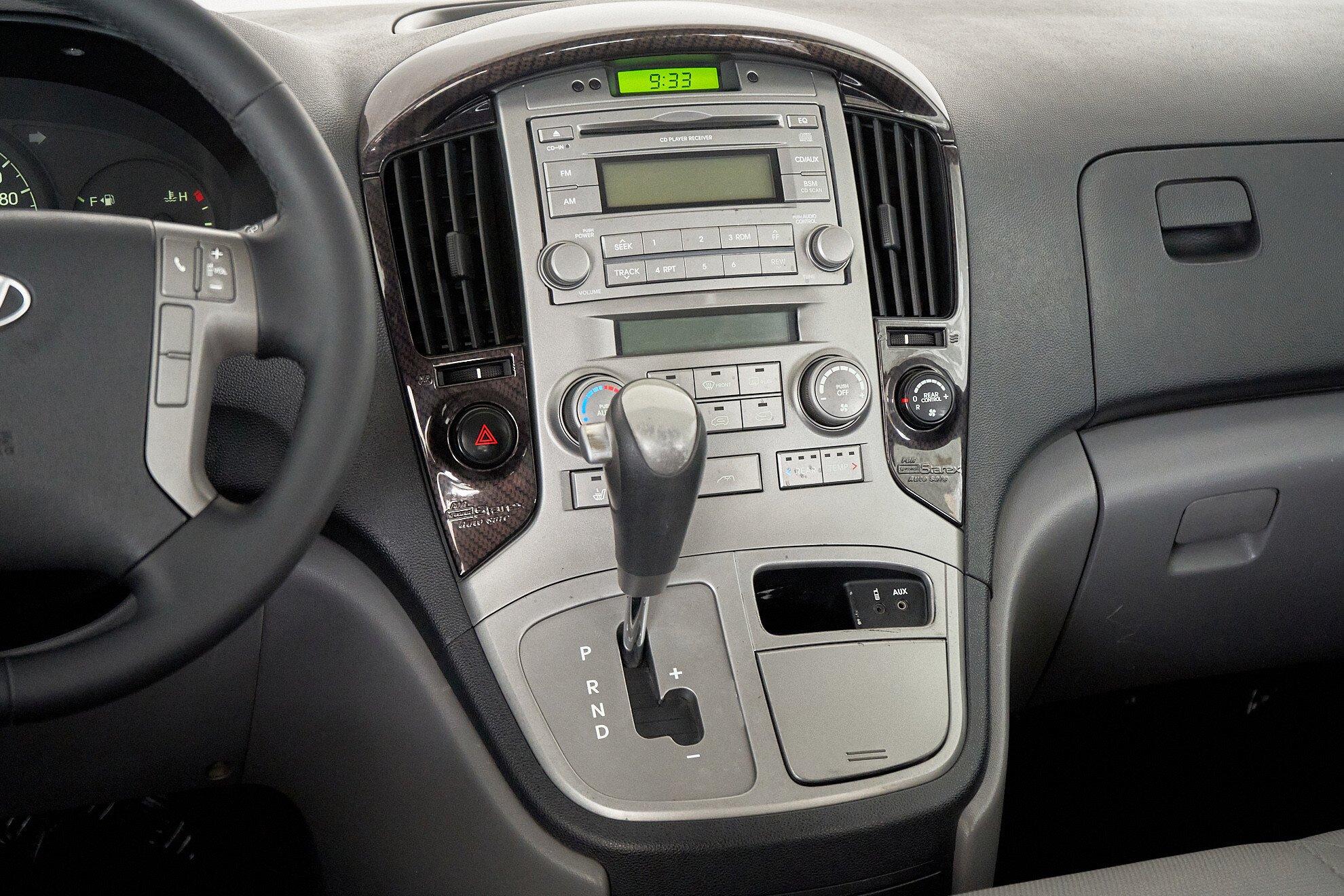 Hyundai Grand Starex 2012, серебряный