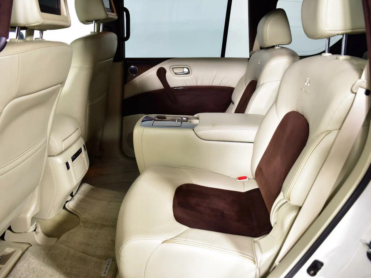 Infiniti QX56 2011, белый