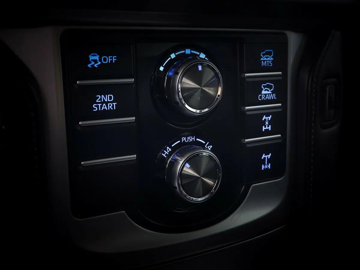 Toyota Land Cruiser Prado 2018, серый