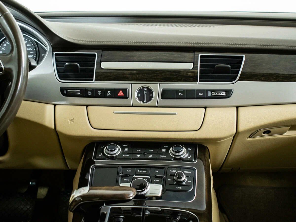 Audi A8 2017, синий