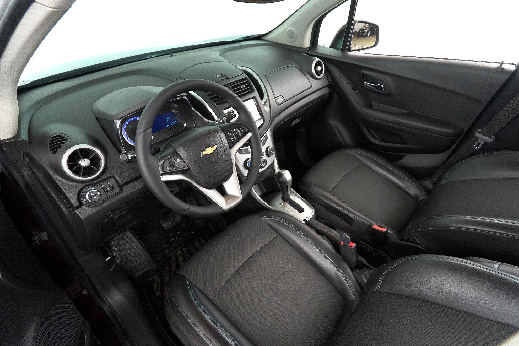 Chevrolet Tracker 2016, коричневый