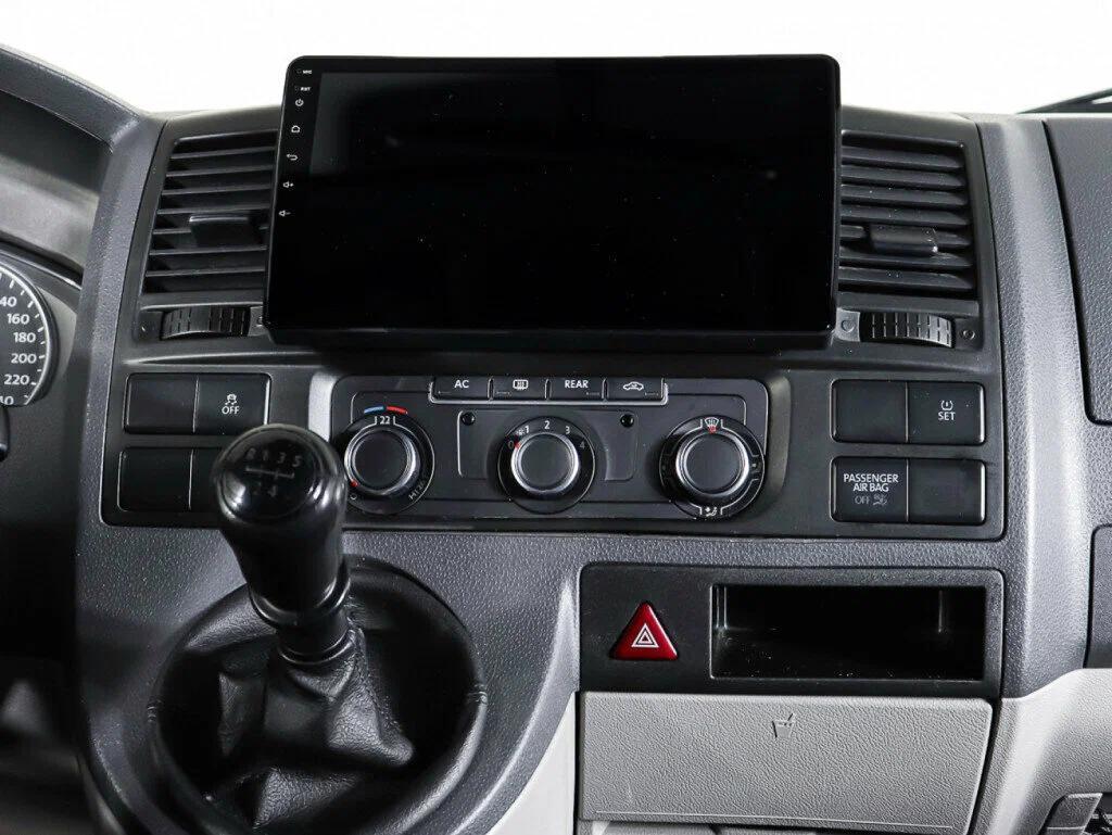 Volkswagen Caravelle 2012, серый