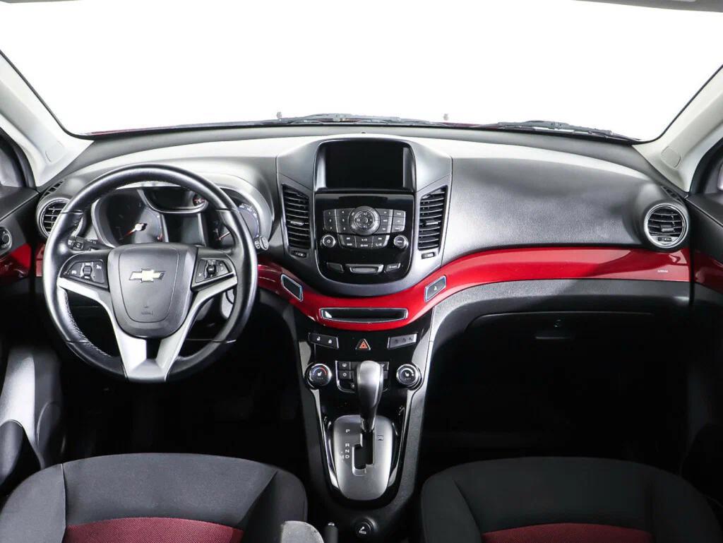 Chevrolet Orlando 2012, красный